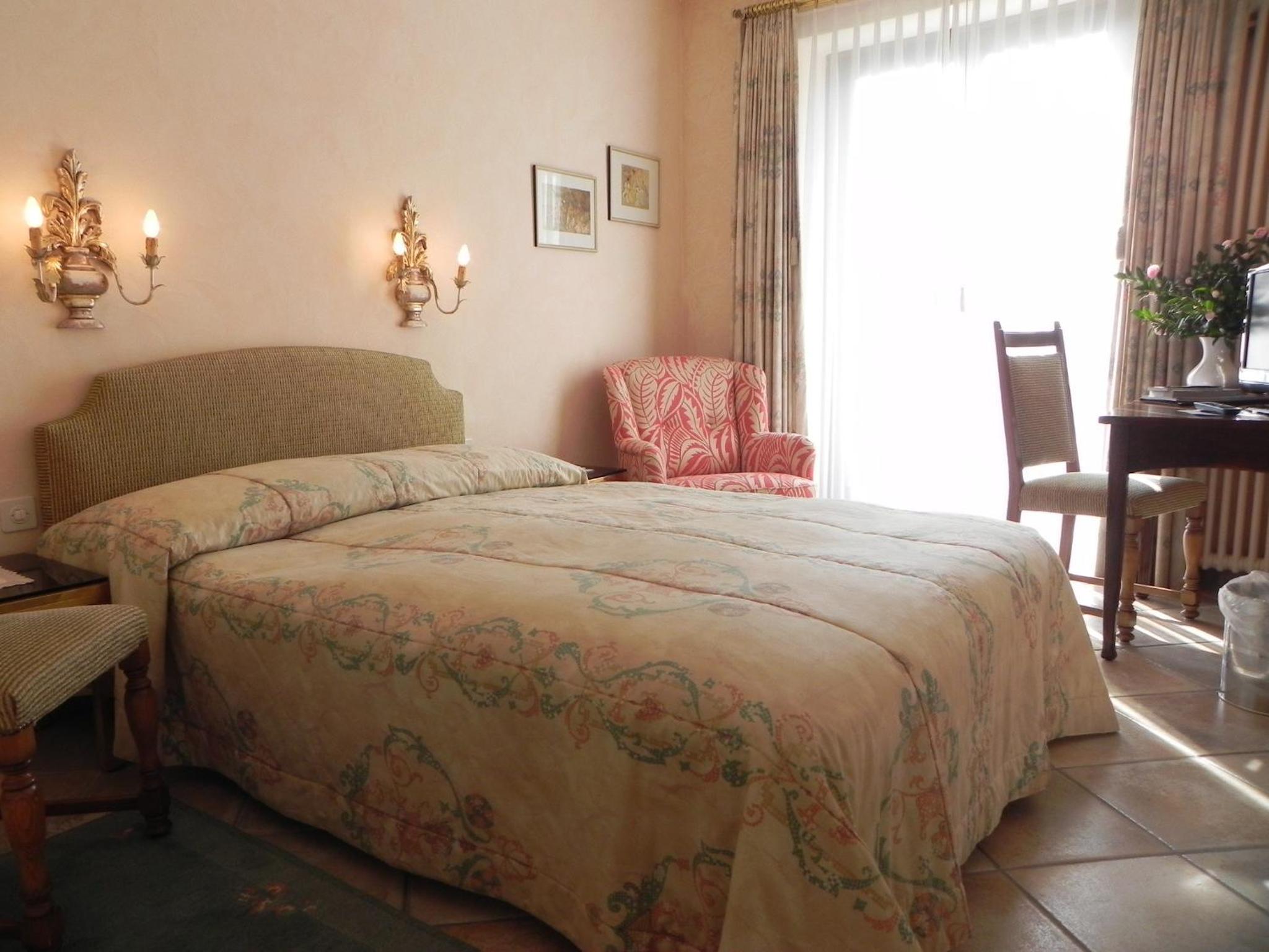 Small Double Room with Small Double Bed - Photo 1