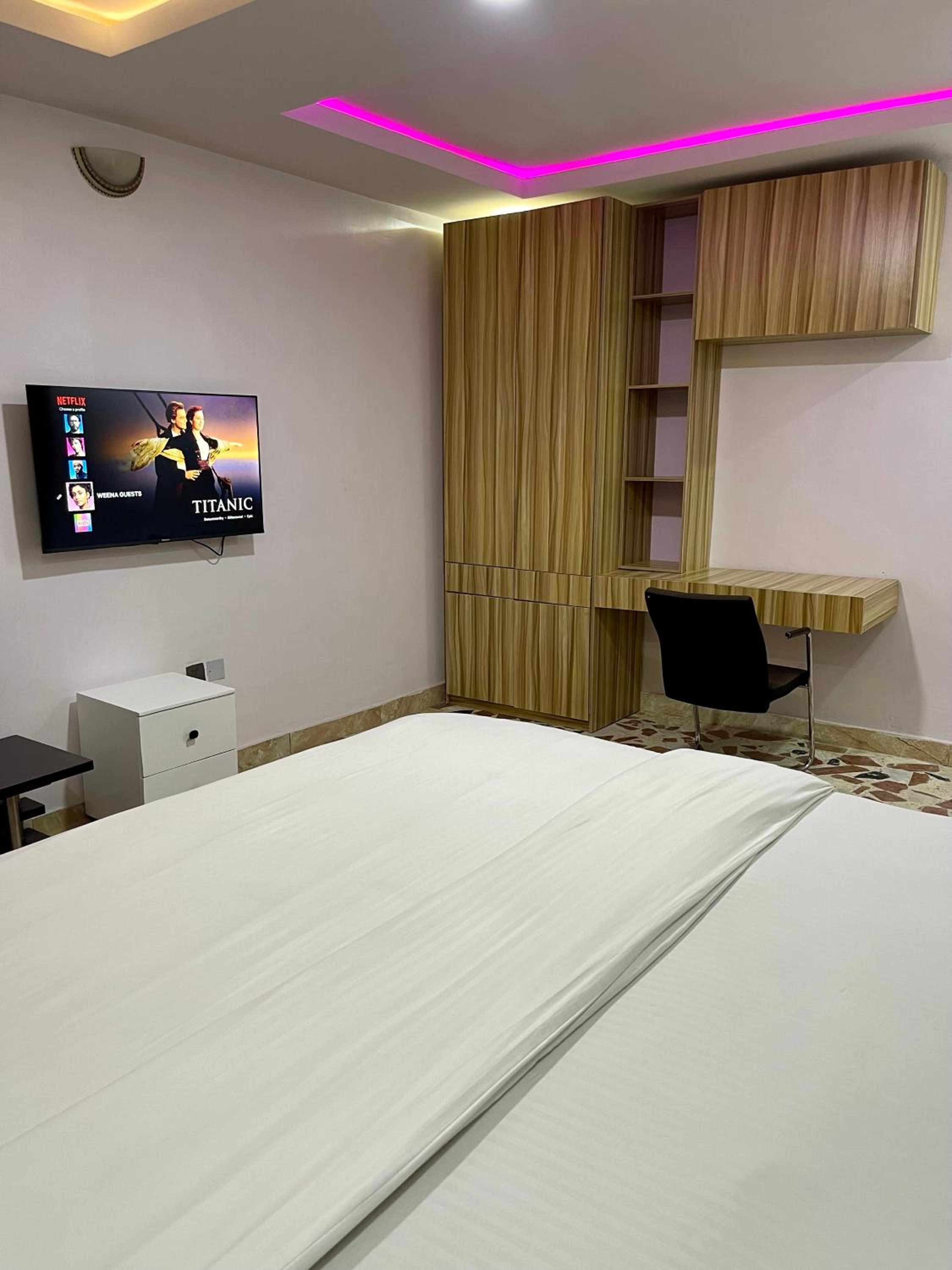 Standard Queen Room