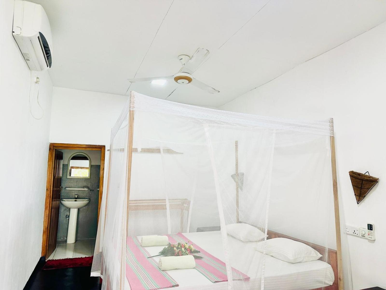 Deluxe Double Room with Balcony photo 2