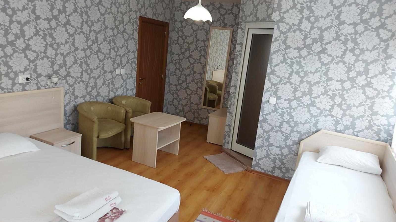 Standard Triple Room photo 2