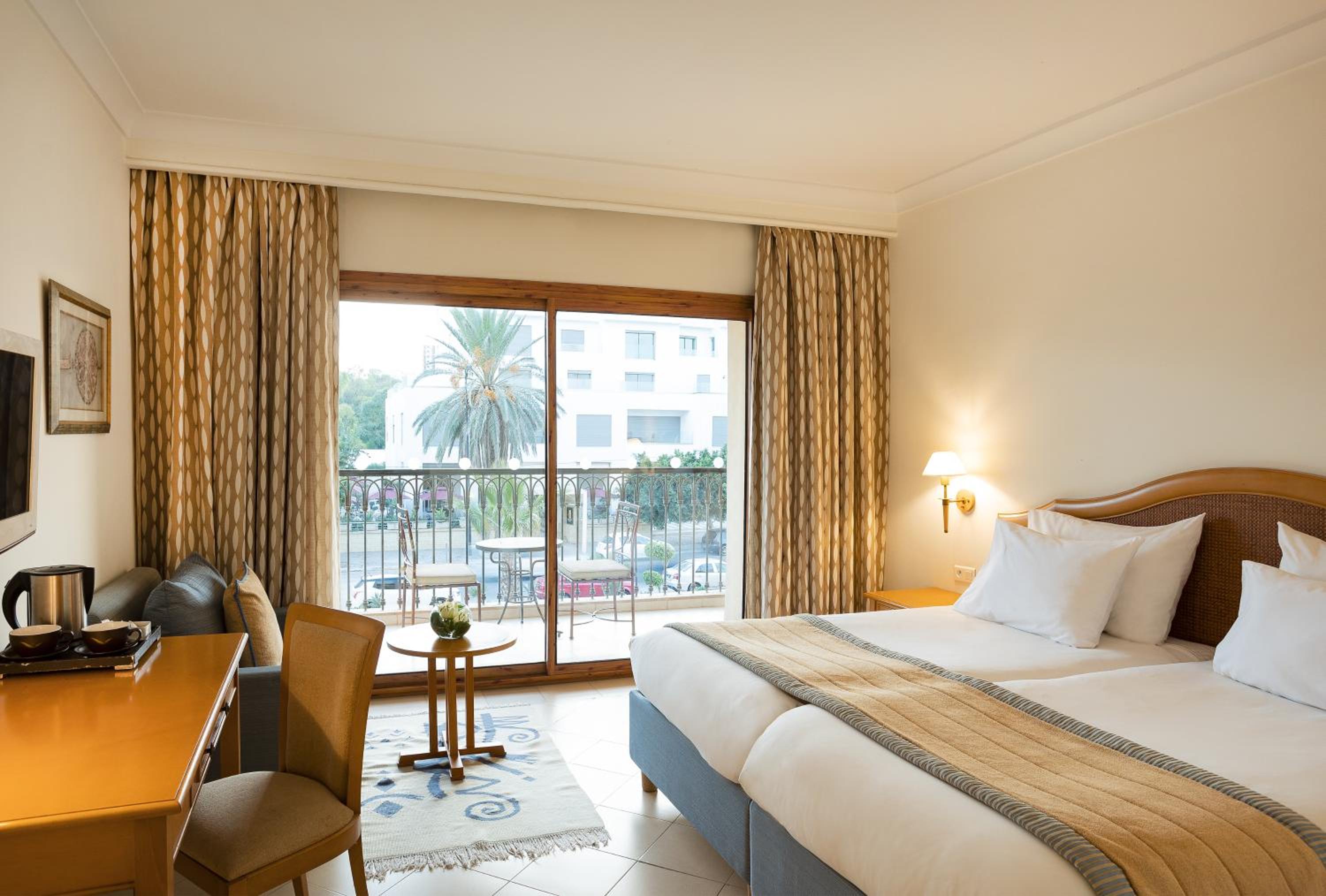 Classic Twin Room with City View - Photo 1