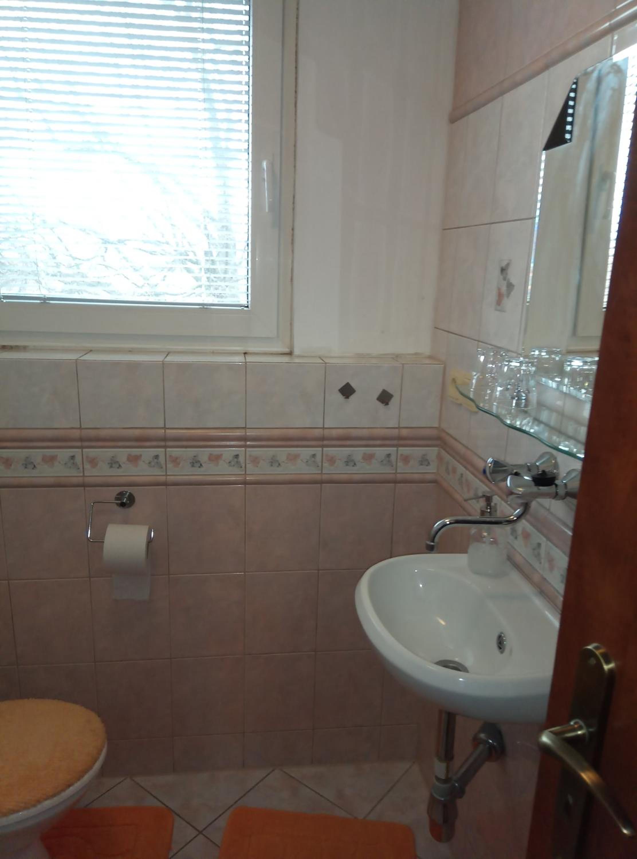 One-Bedroom Apartment - Photo 3