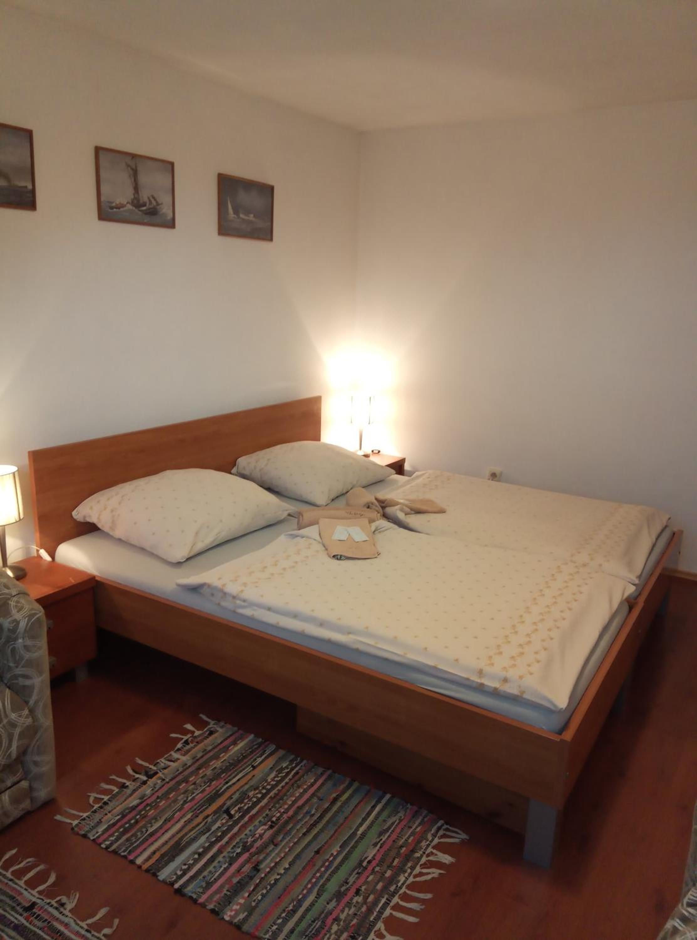One-Bedroom Apartment - Photo 1