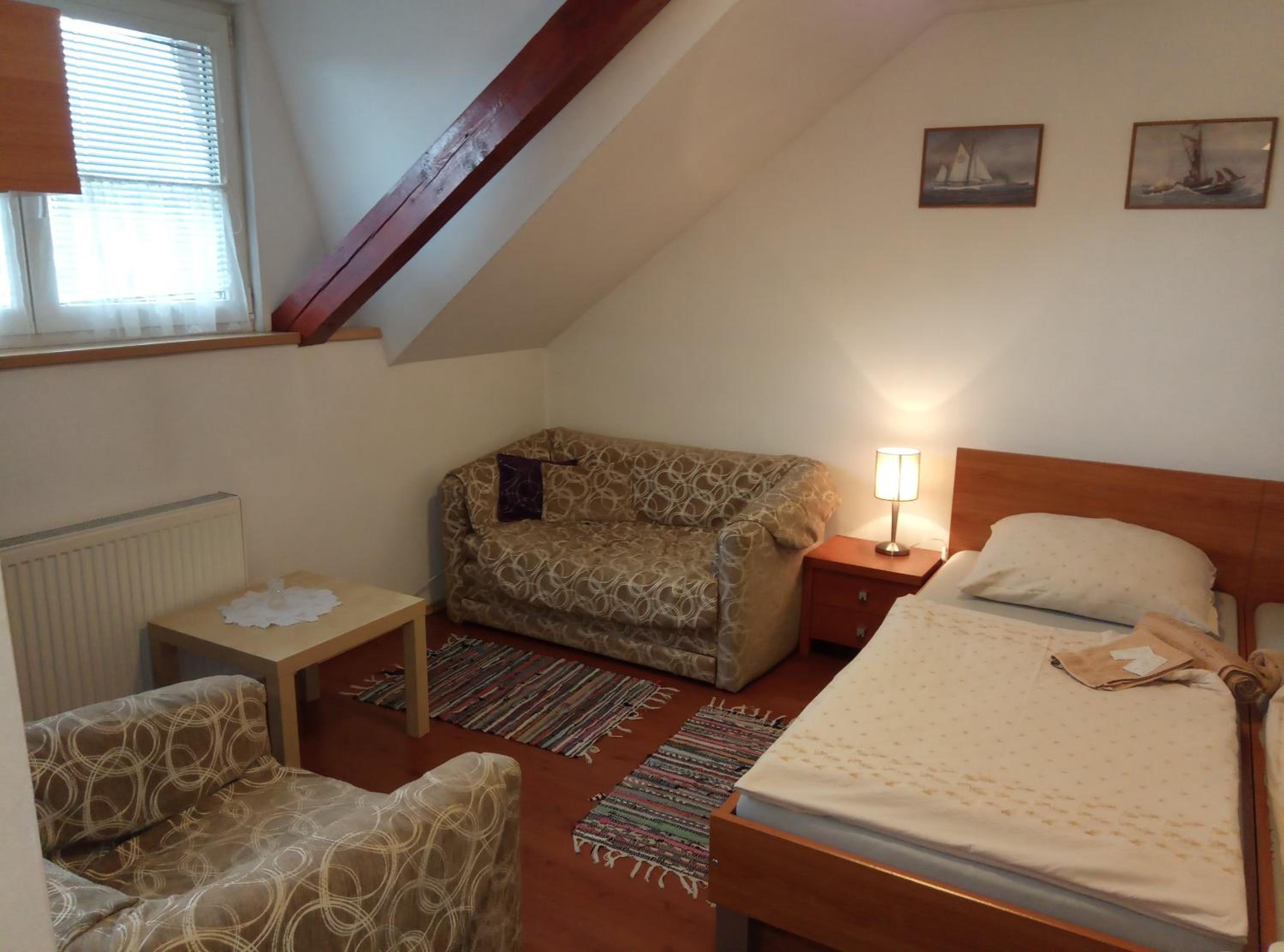 One-Bedroom Apartment - Photo 2
