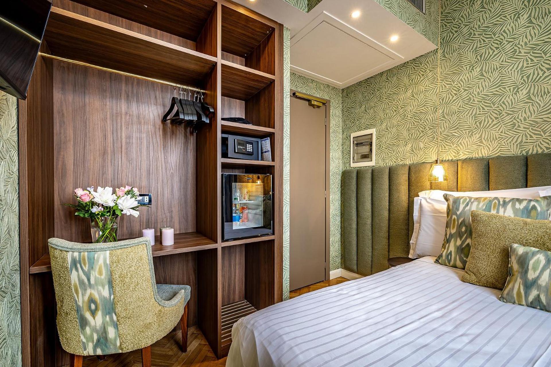 Small Double Room photo 1