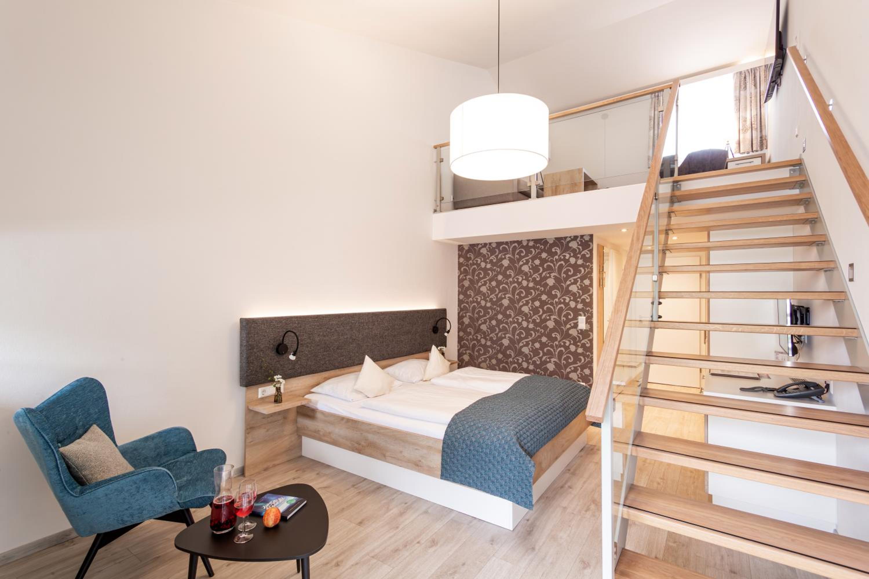 Deluxe Double Room with Balcony - Photo 8