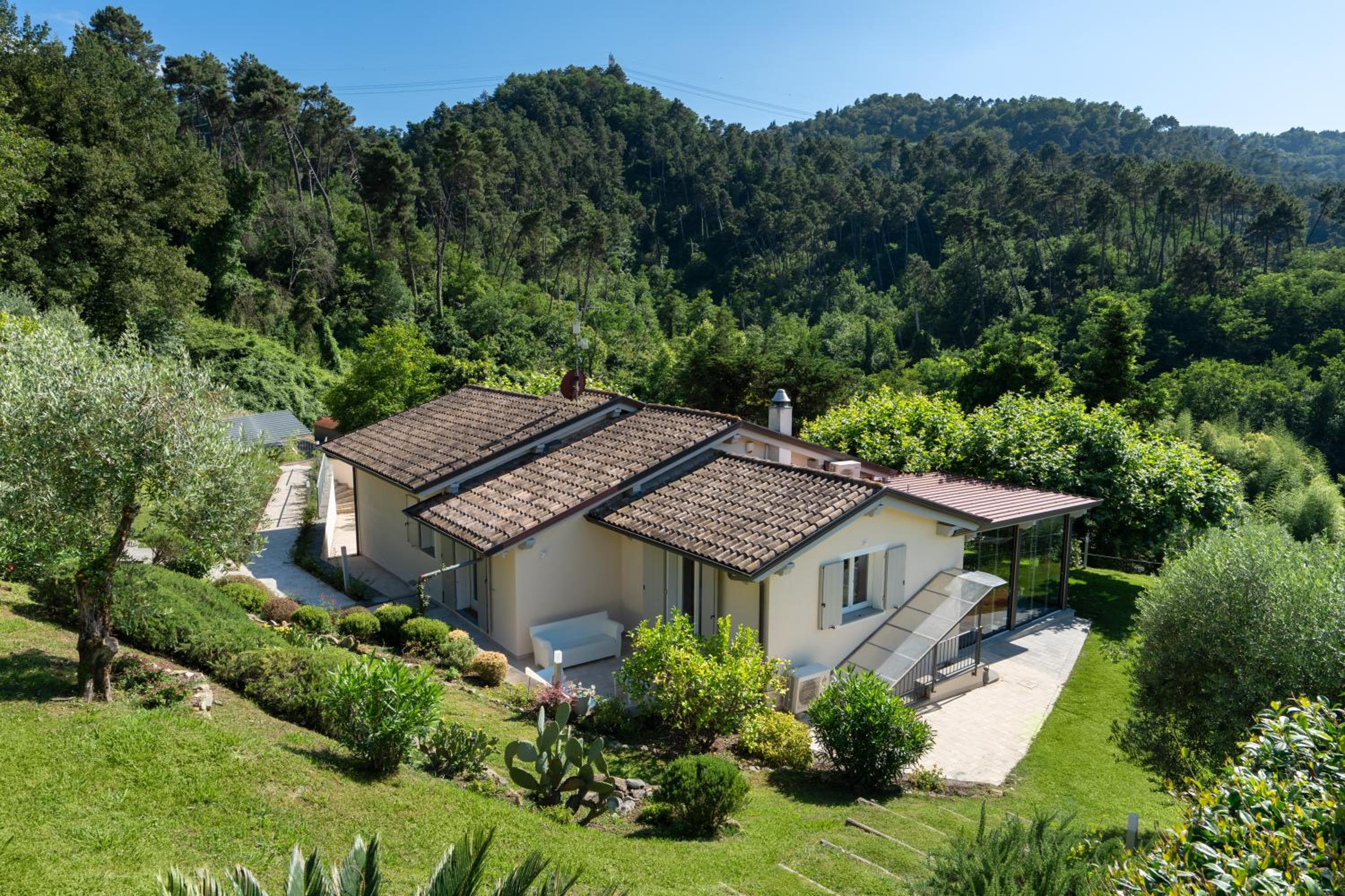 Villa photo 2