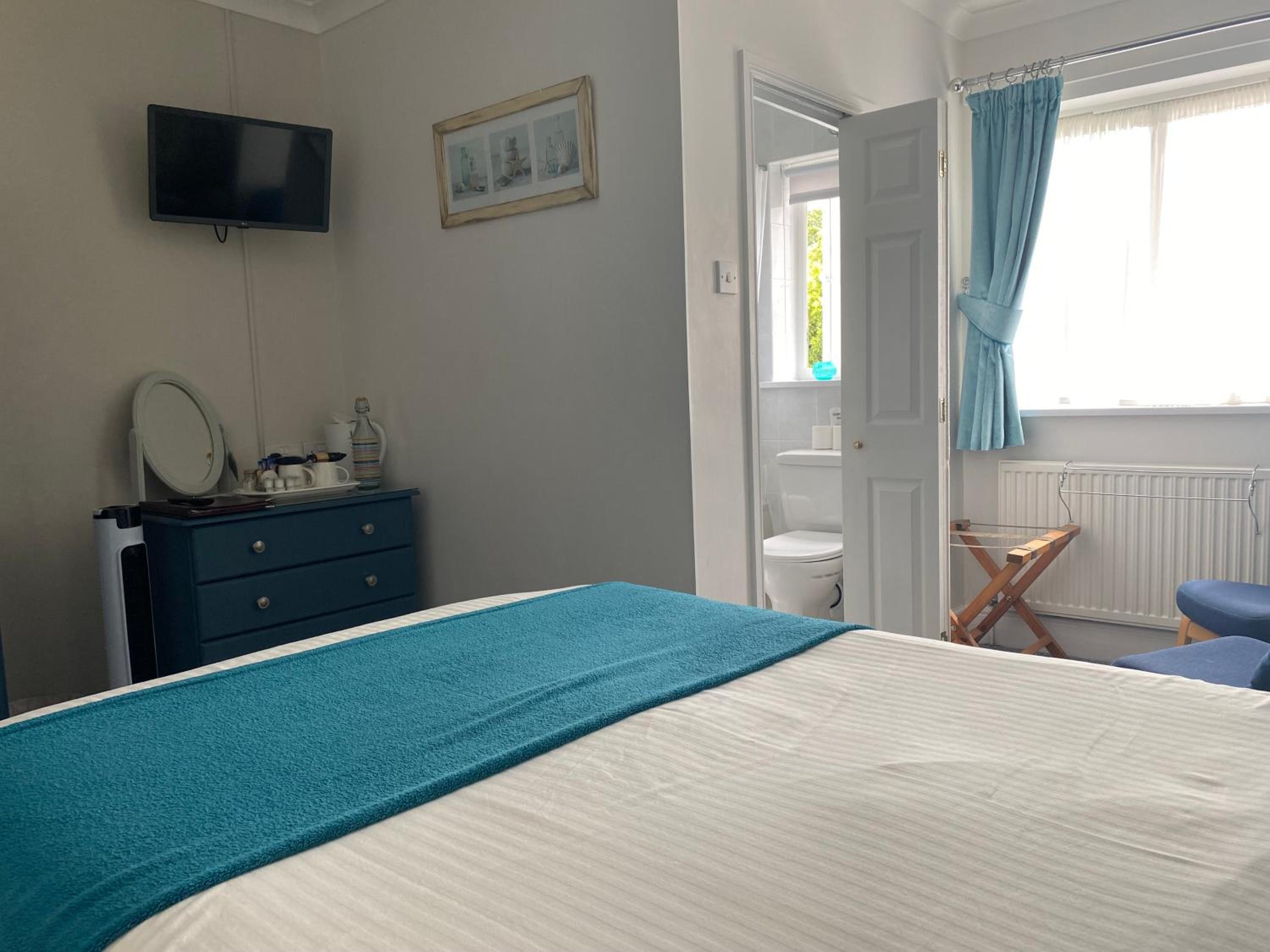Double Room with En-Suite photo 3