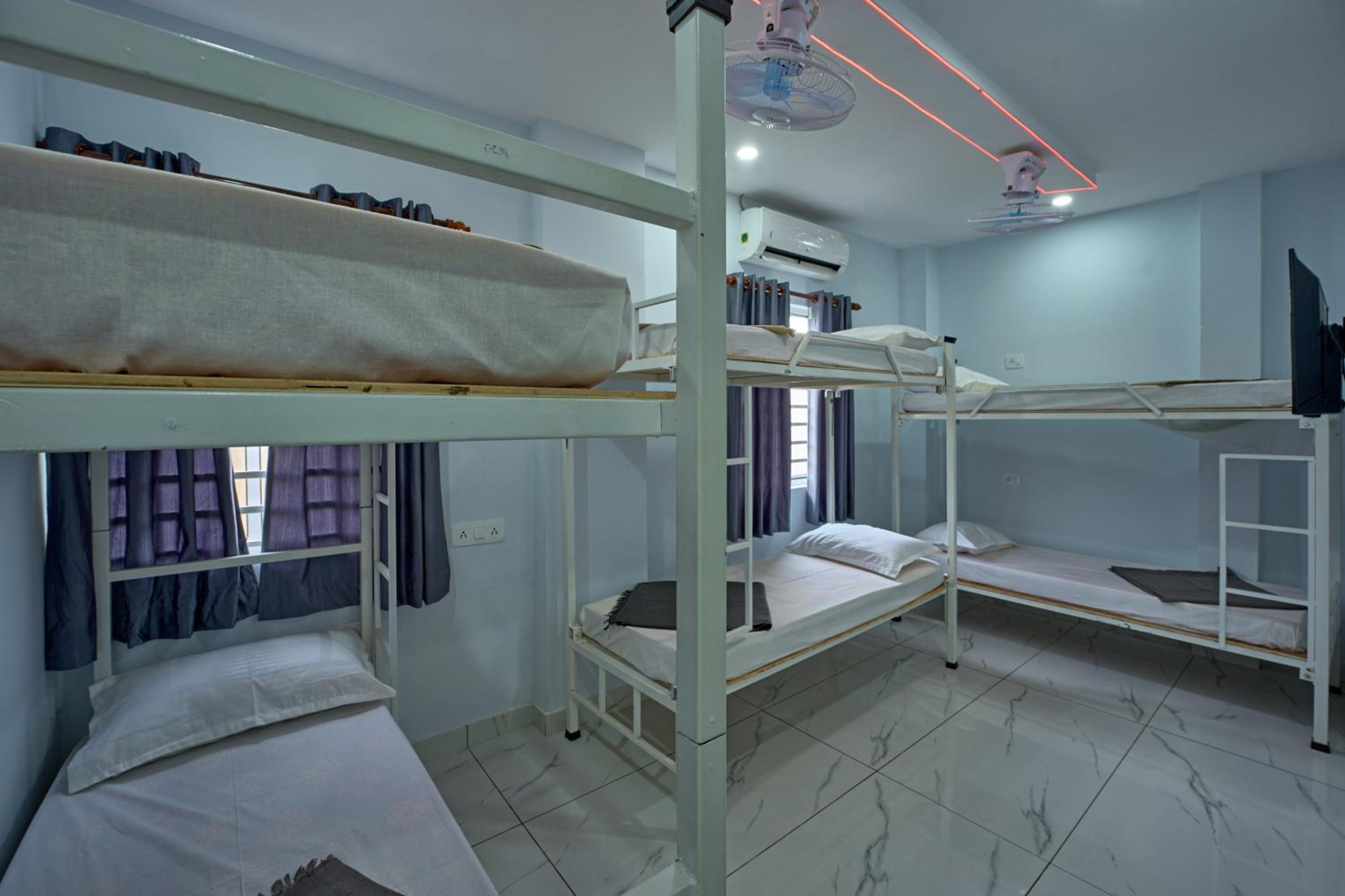 Bed in 6-Bed Female Dormitory Room photo 1