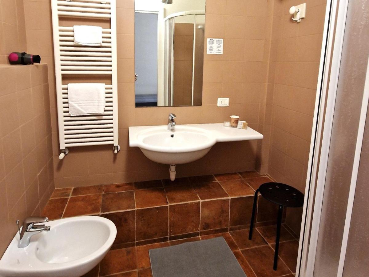 Single Room with Private Bathroom photo 3