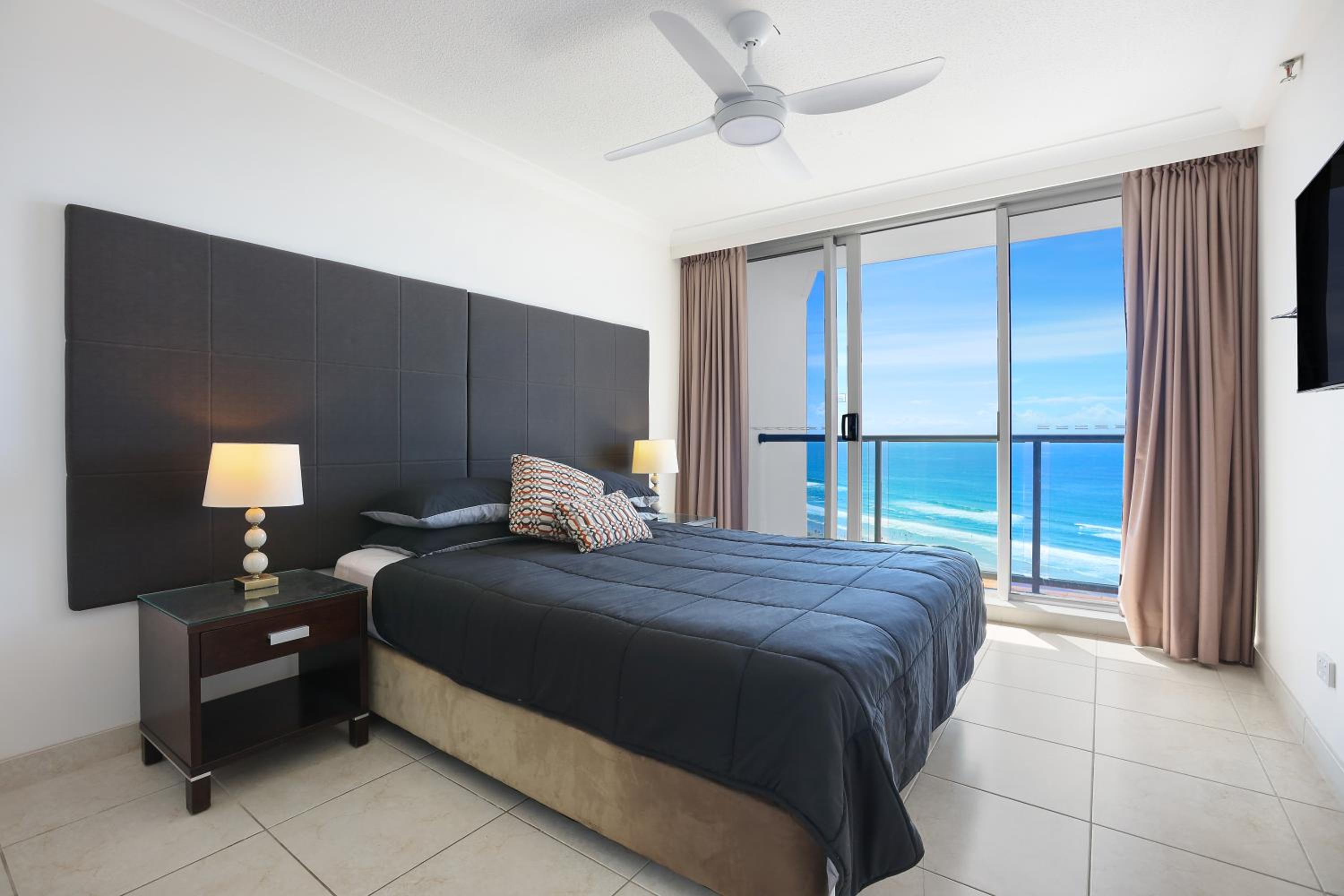 Two-Bedroom Apartment - 18B Peninsula