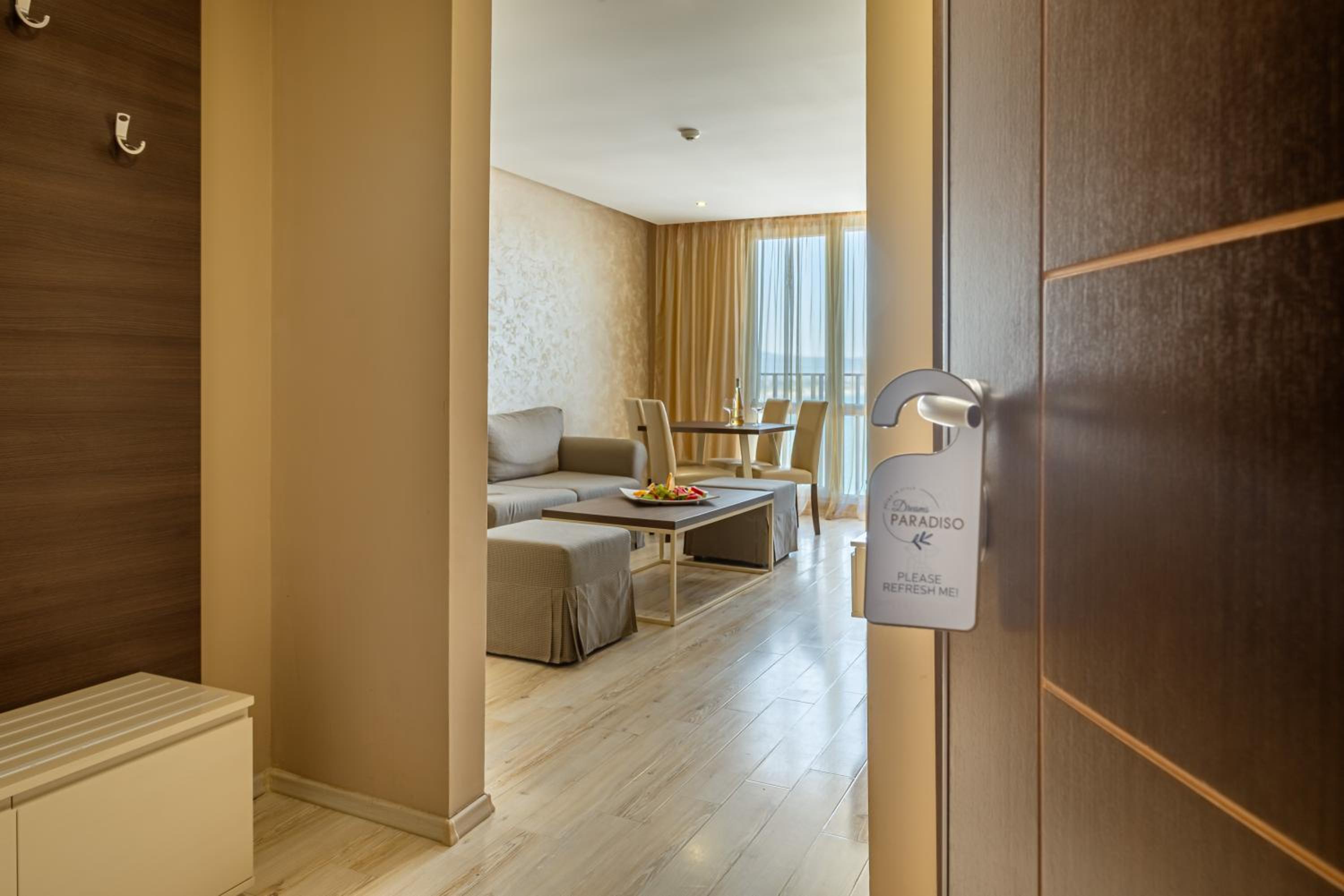 One-Bedroom Apartment with Sea View photo 2