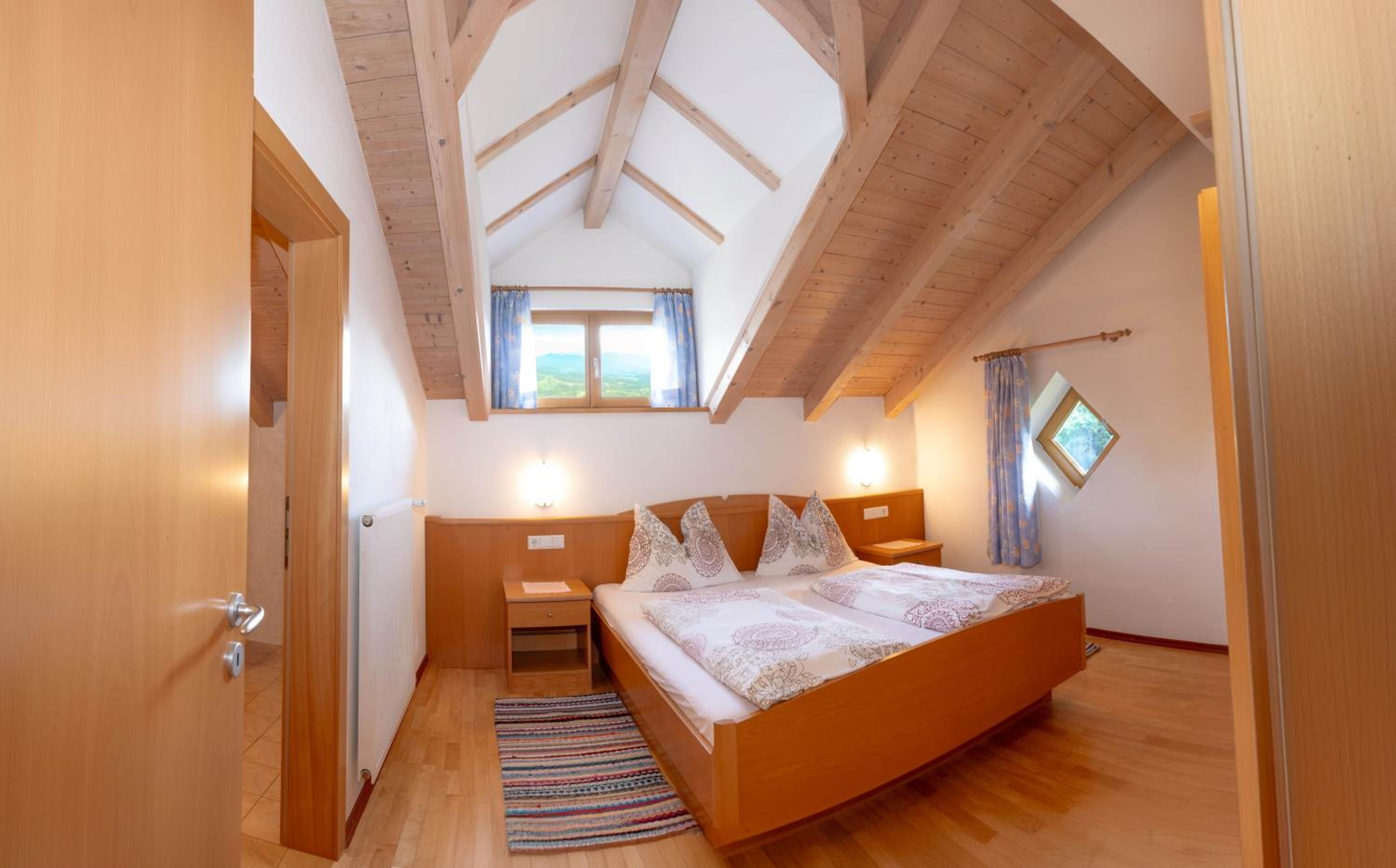 One-Bedroom Apartment with View photo 3