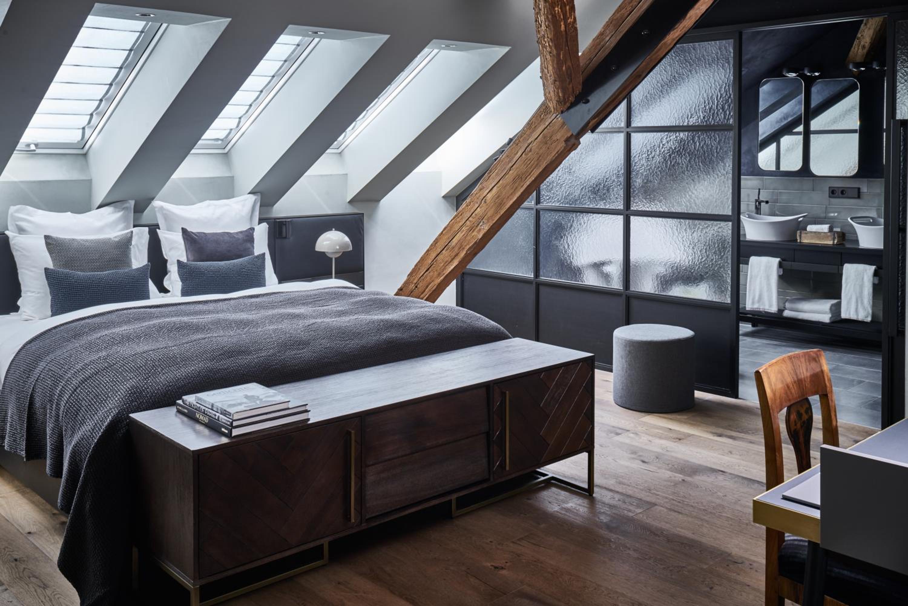 Deluxe King Room