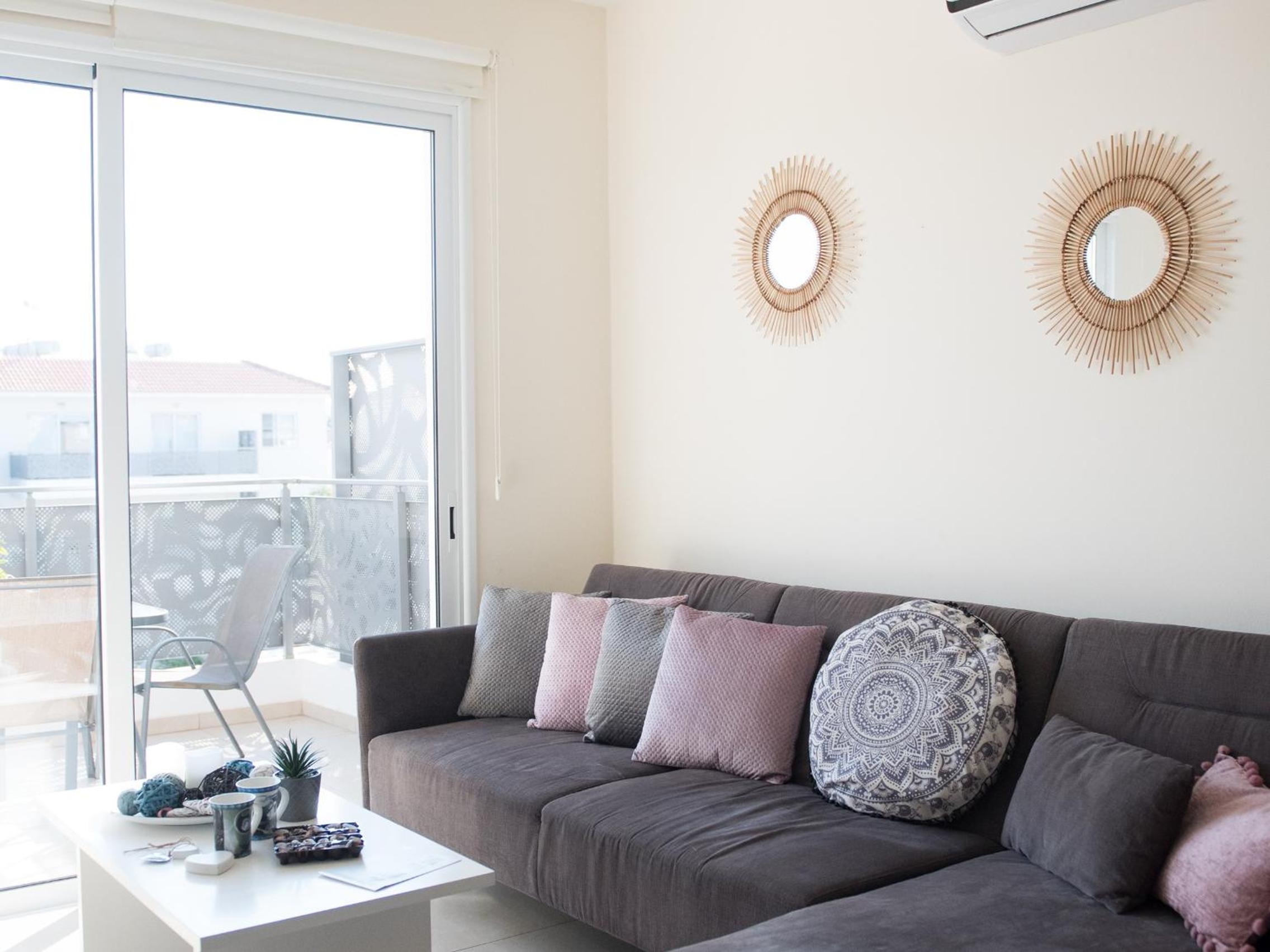 Two-Bedroom Apartment with Pool View photo 2