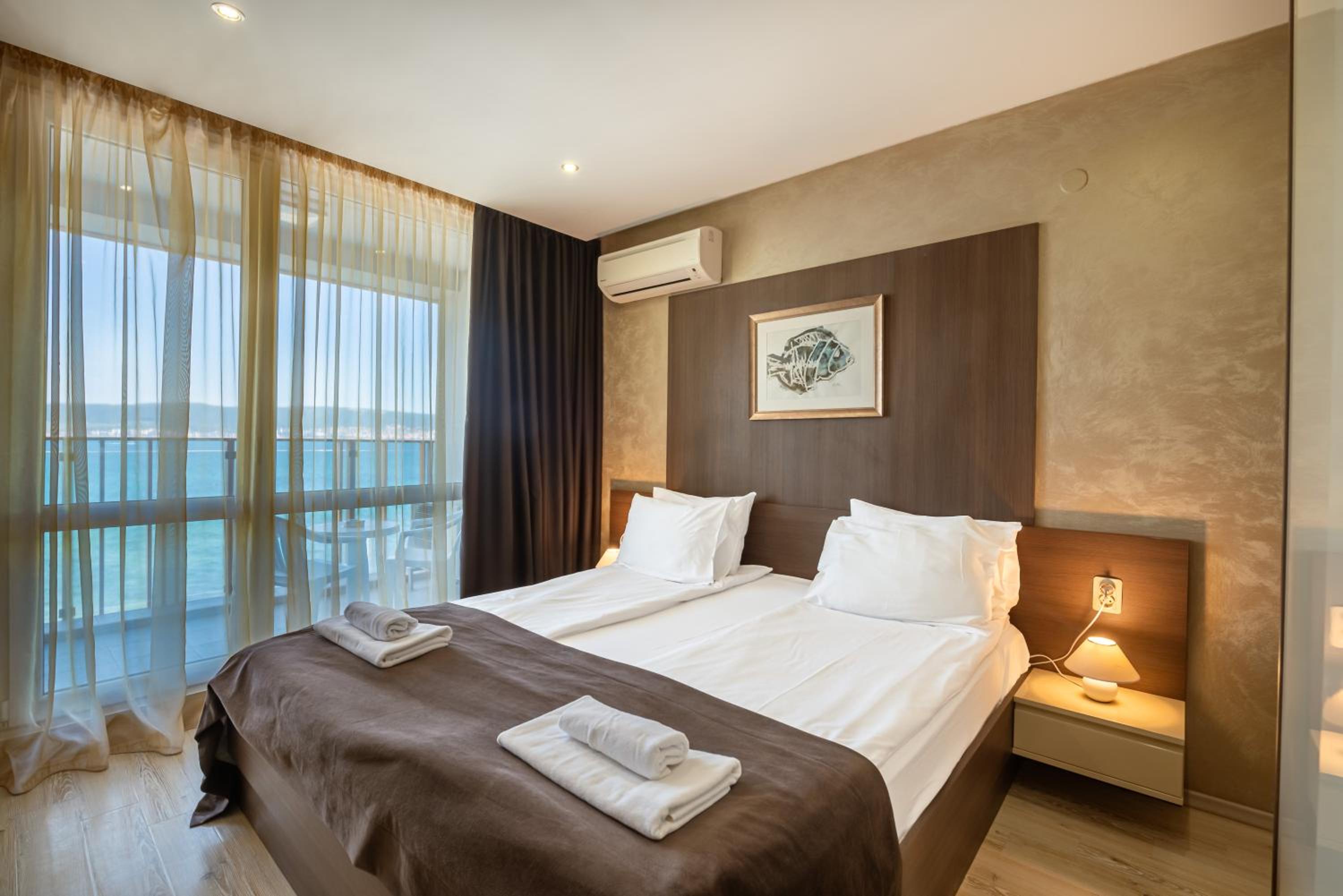 One-Bedroom Apartment with Sea View photo 3