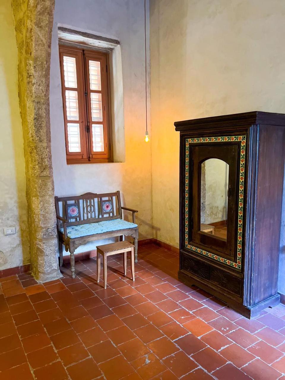 Large Twin Room photo 2