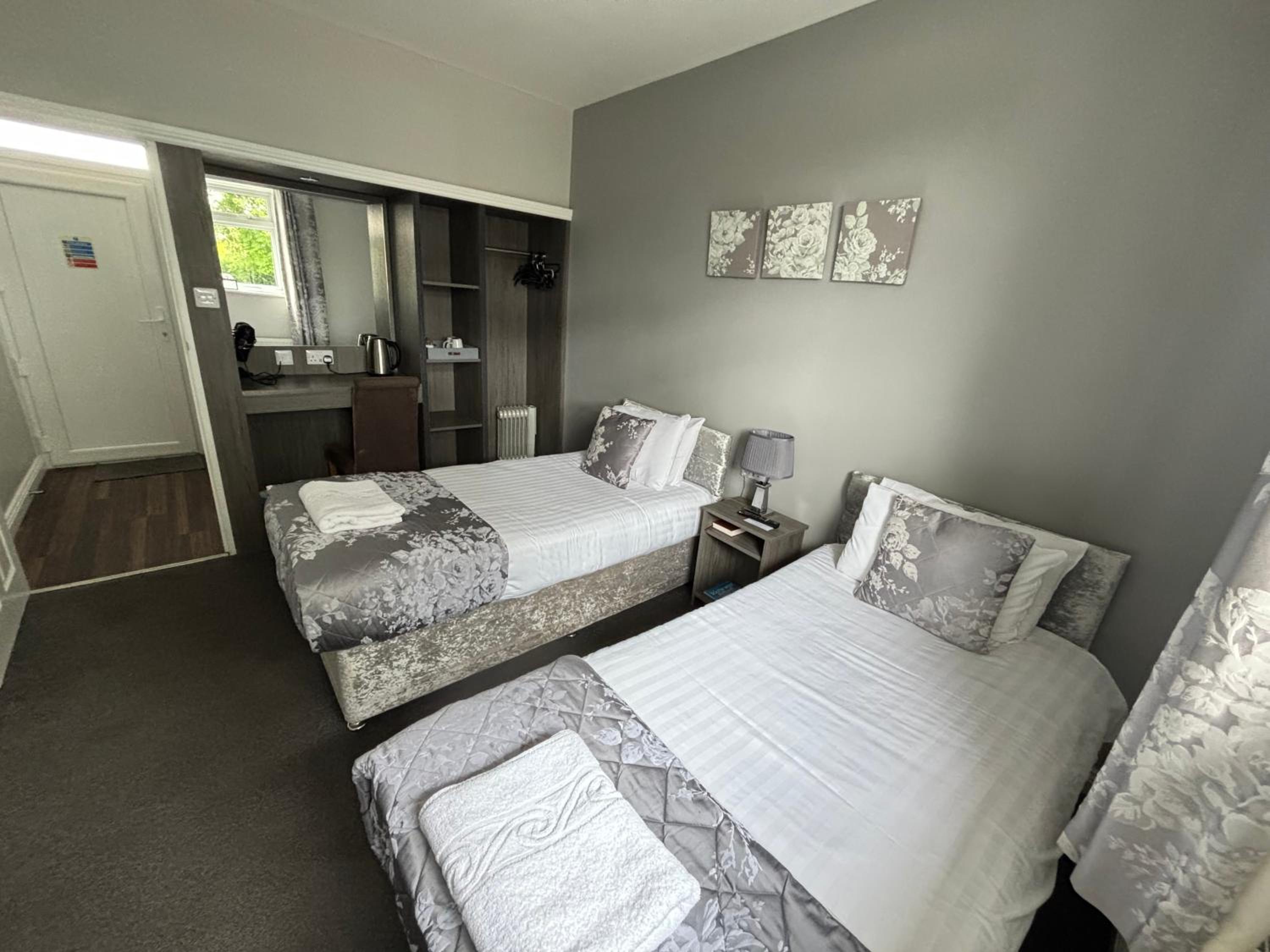 Classic Twin Room - Photo 3