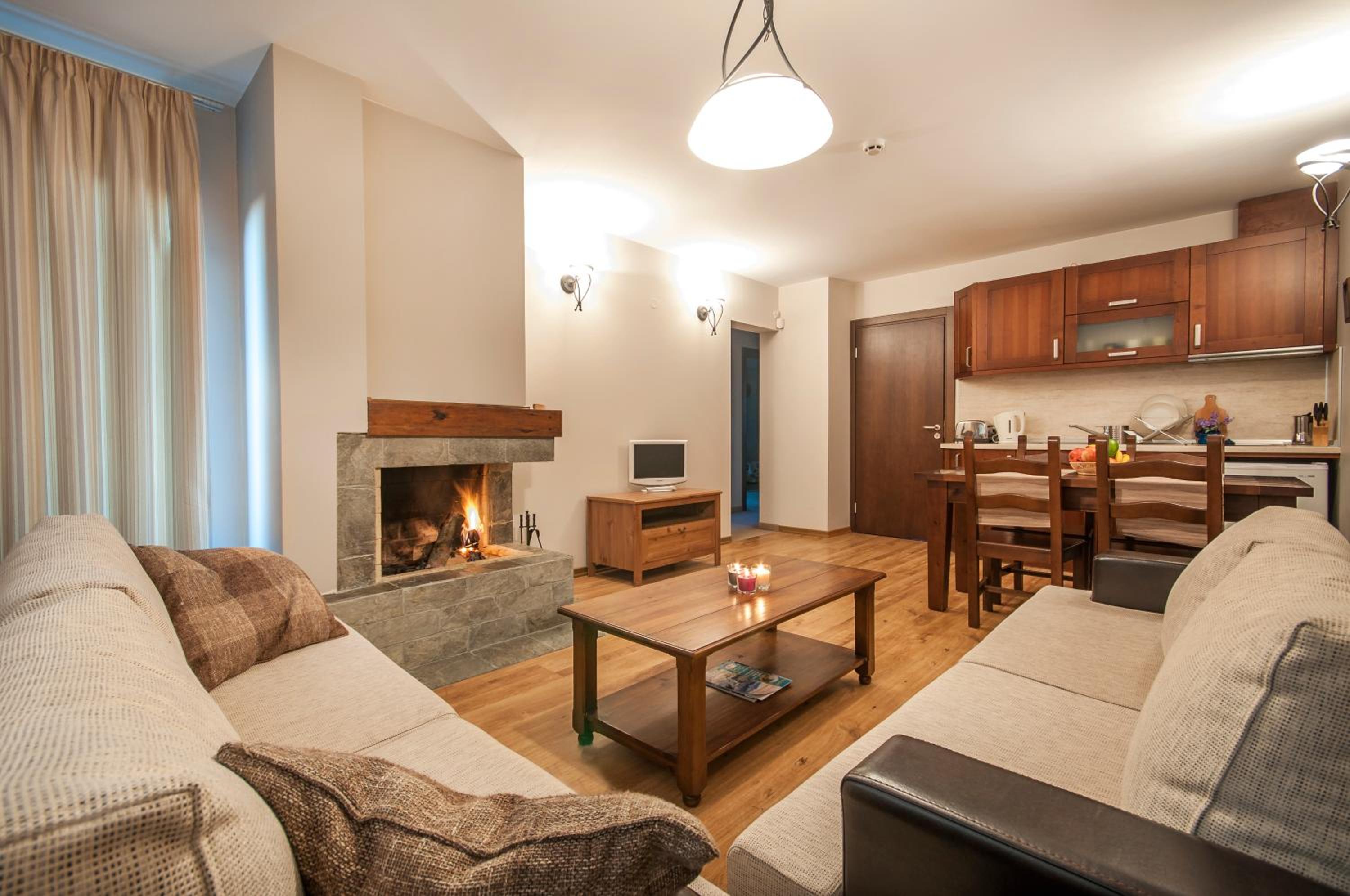 Three-Bedroom Apartment with Mountain View photo 1