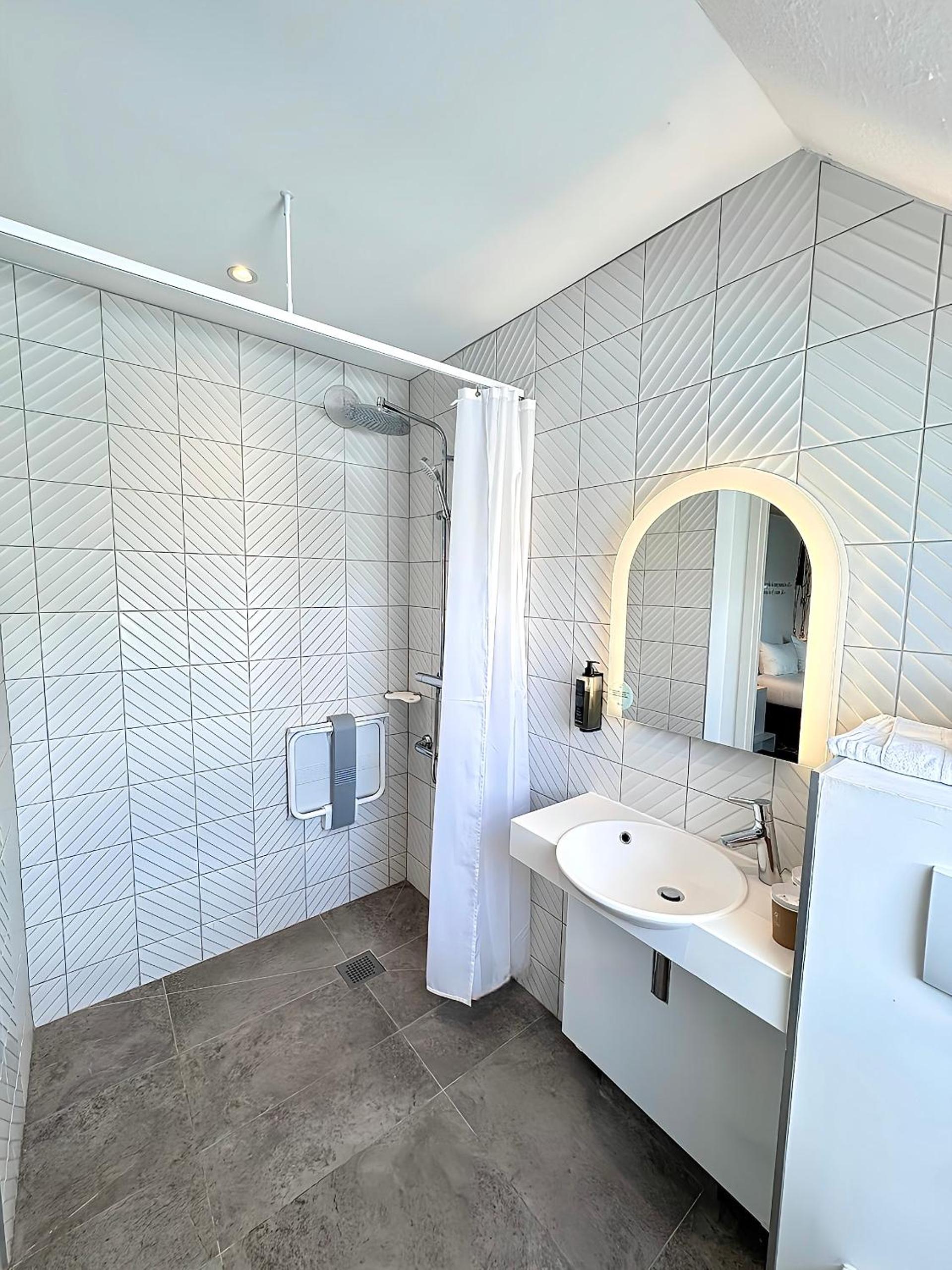 Standard Double Room - Mobility Accessible