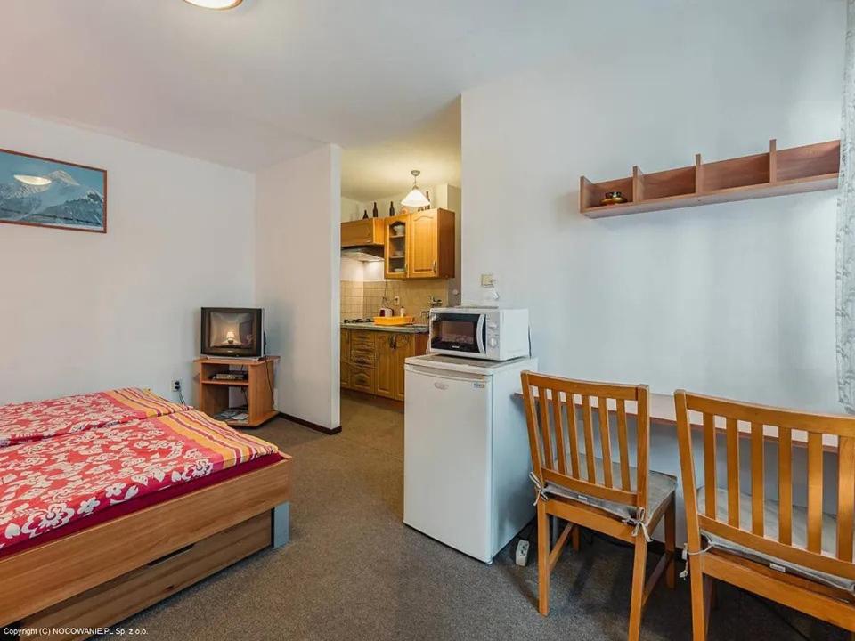 One-Bedroom Apartment - Photo 6