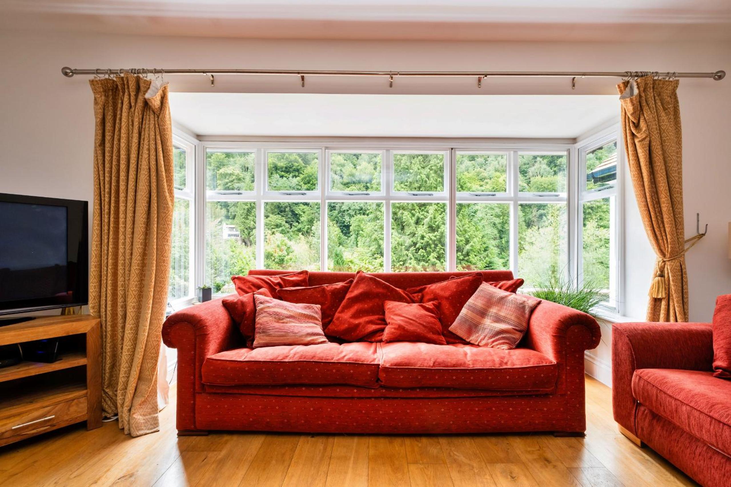 Six-Bedroom House photo 1