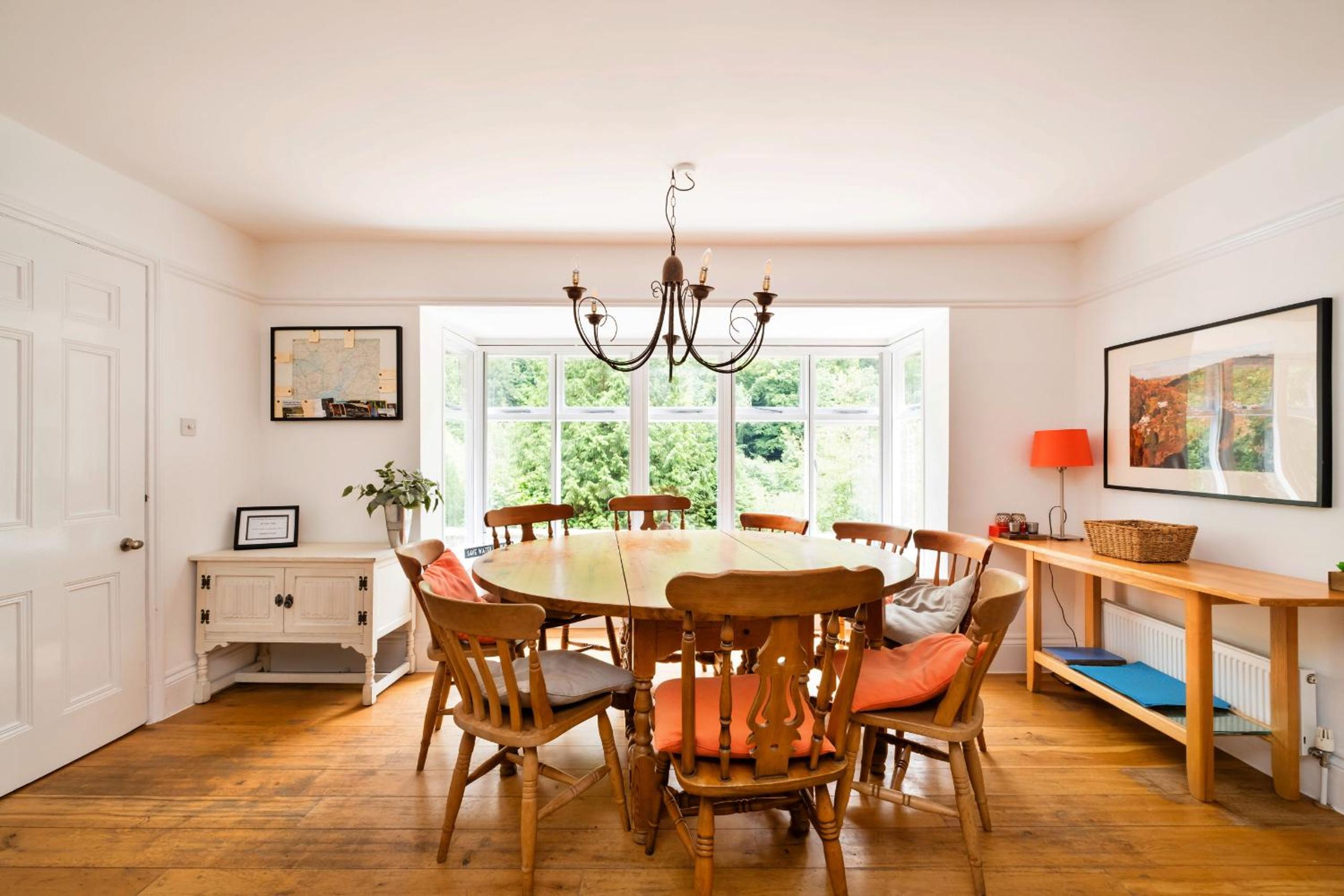Six-Bedroom House photo 3