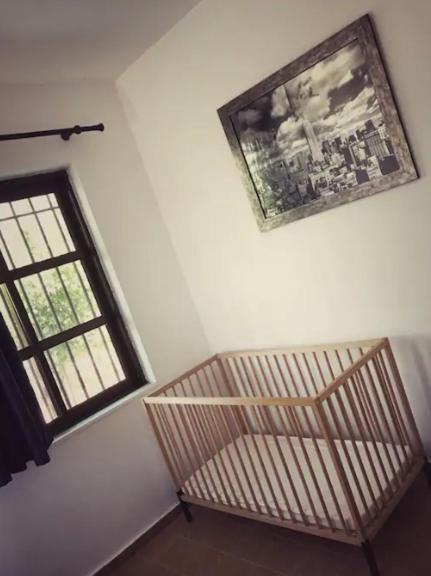 Six-Bedroom House photo 1