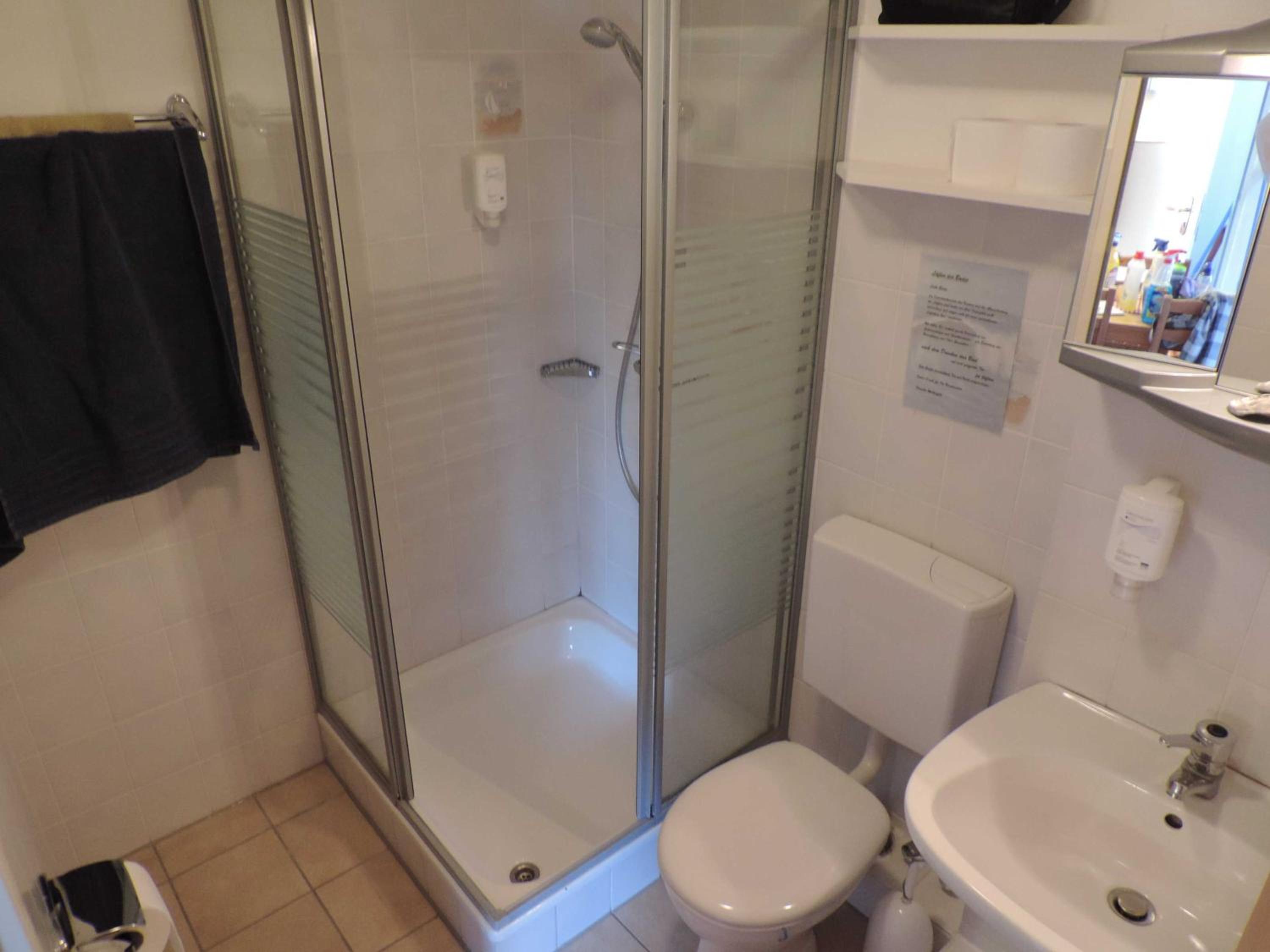 Apartment With Shower photo 2