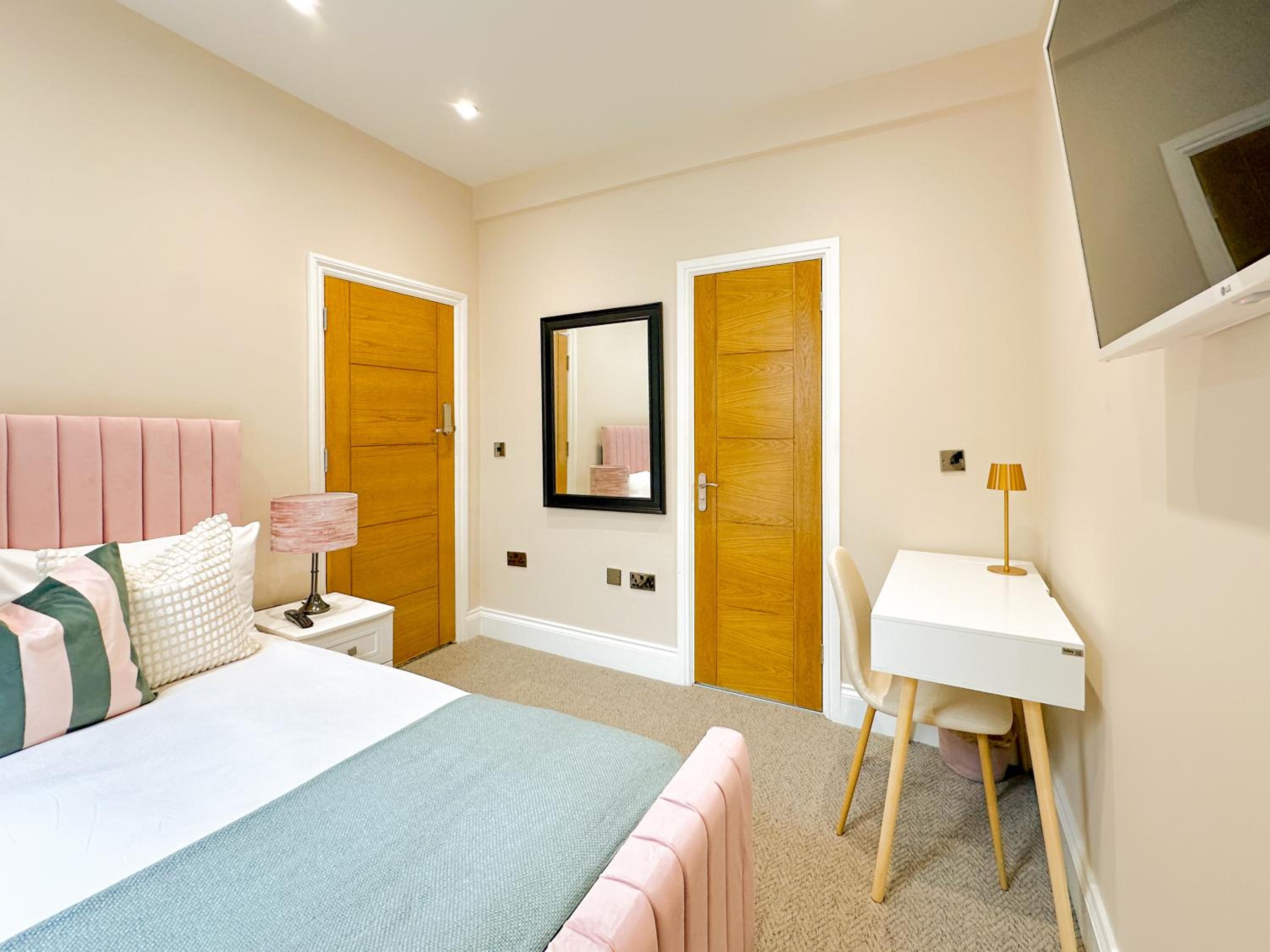 Double Room with Private Bathroom photo 1