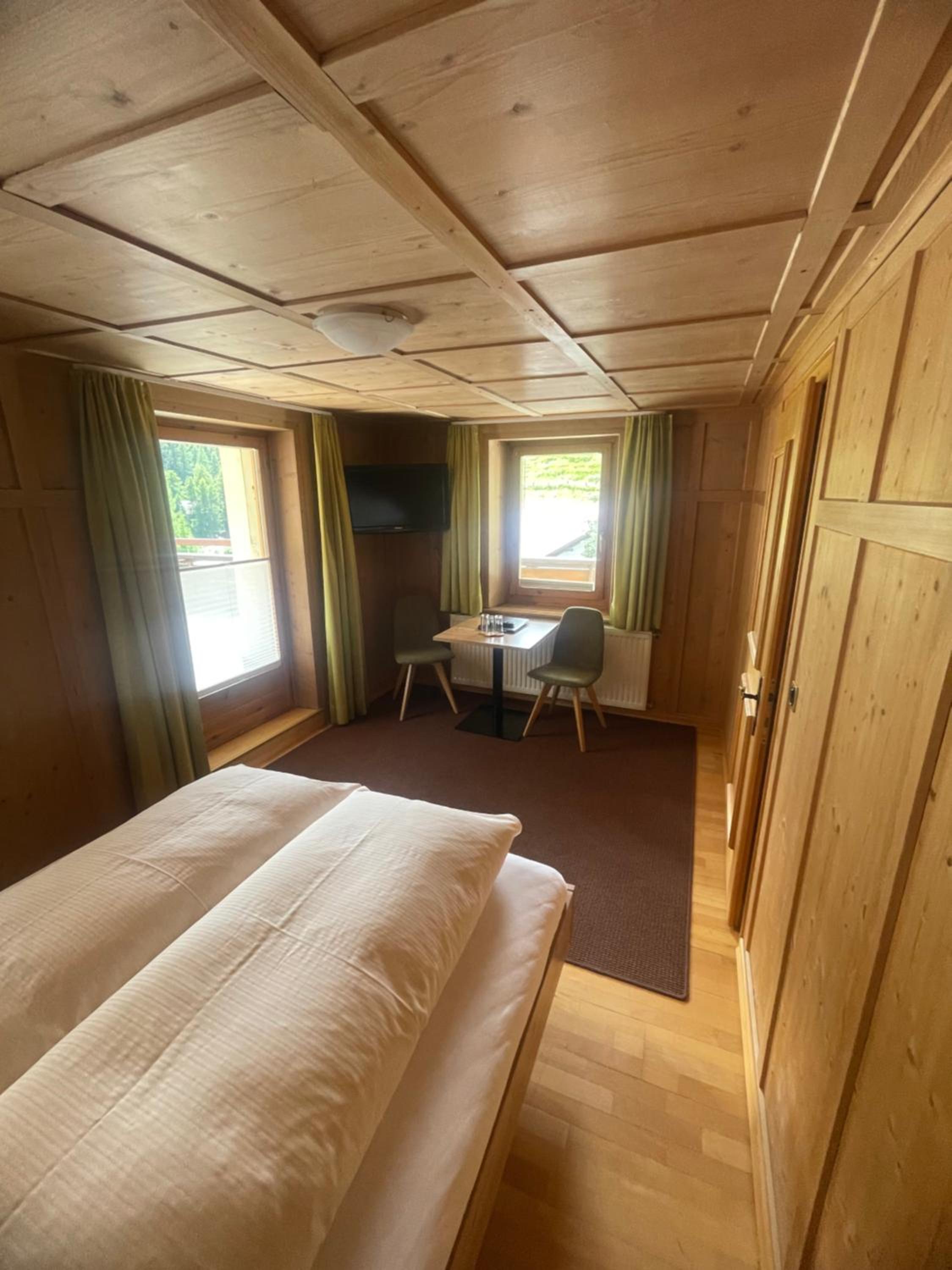 Family Room (2 Adults + 2 Children)