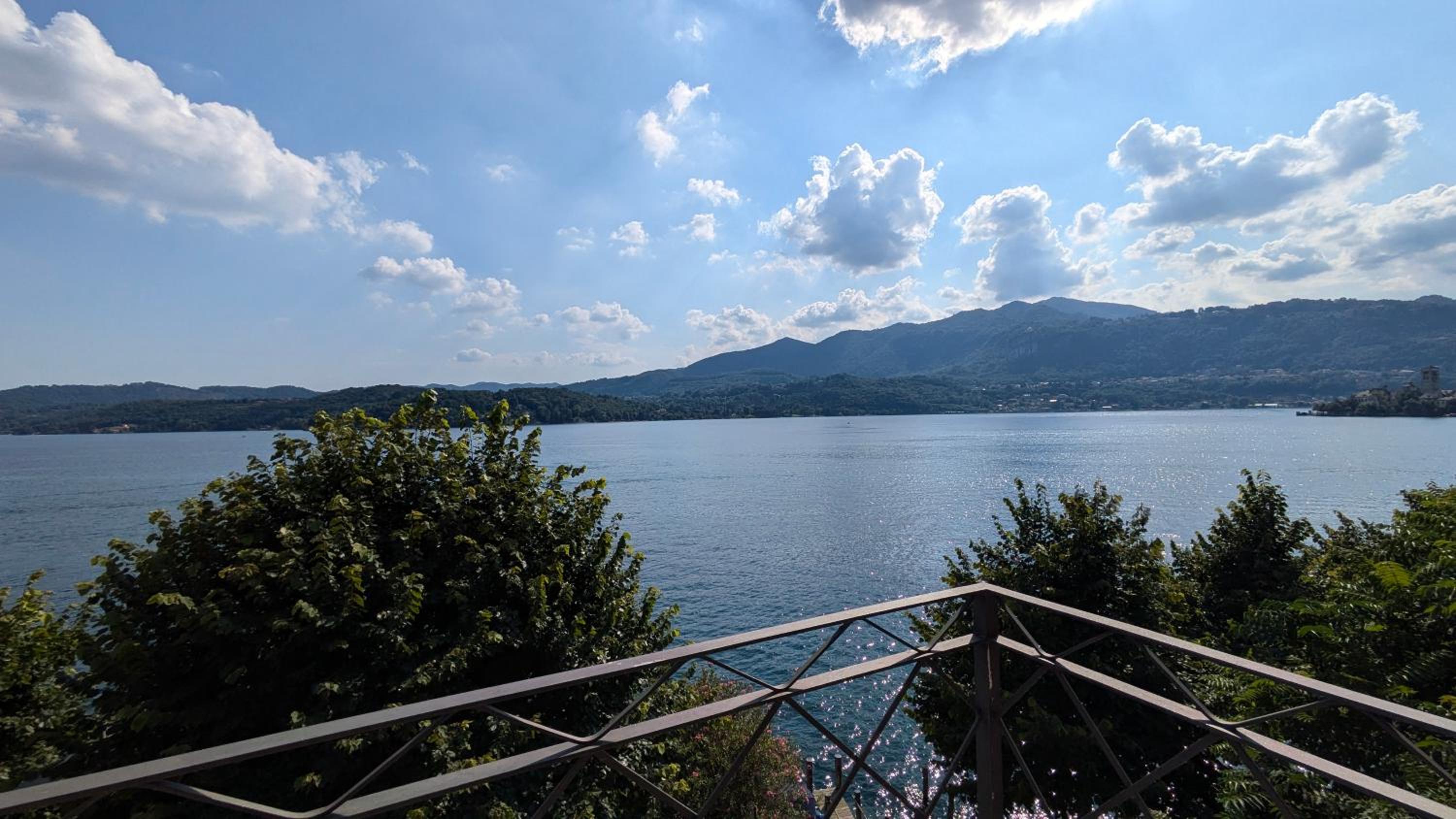 Apartment with Lake View - Photo 22