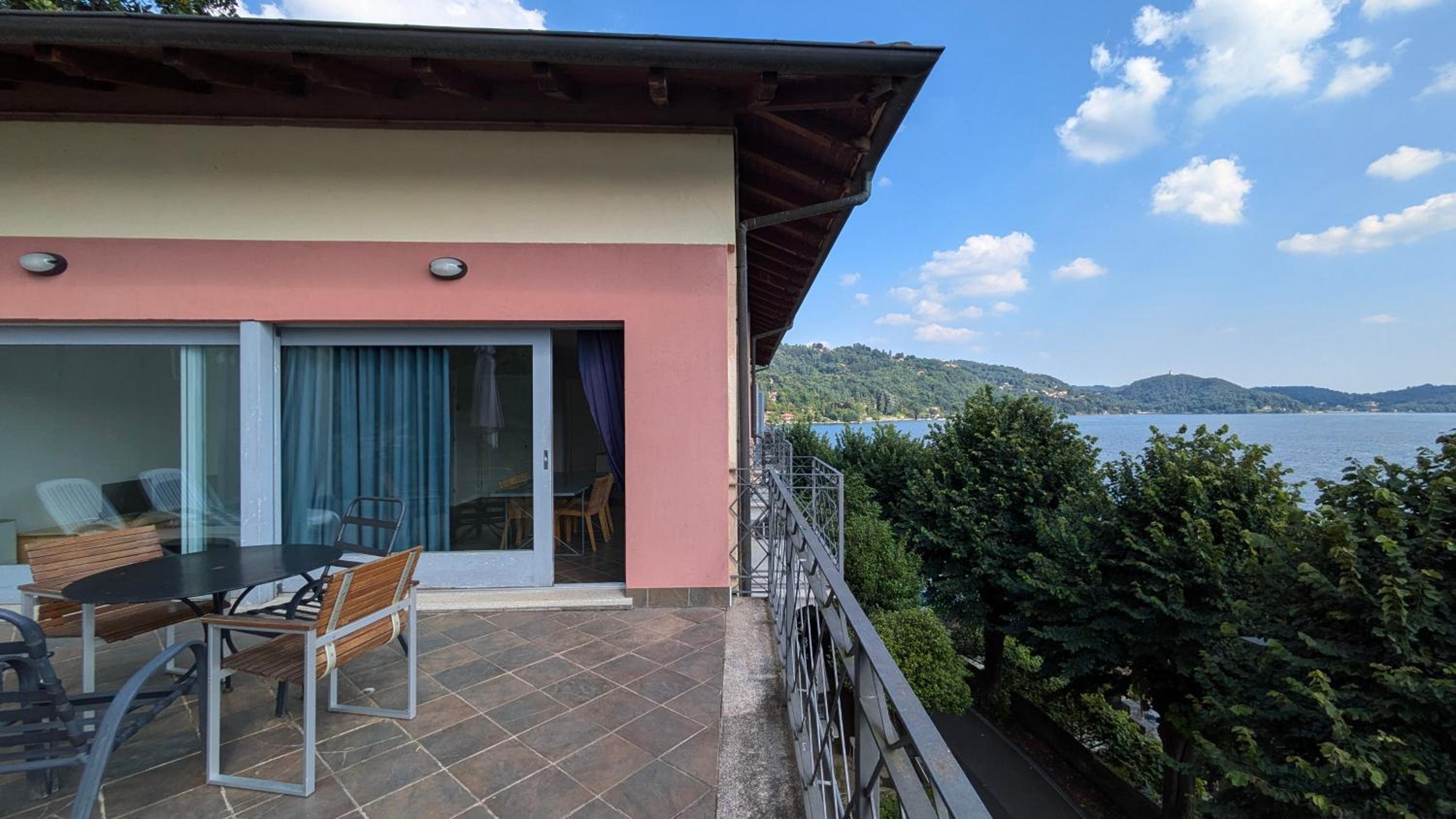 Apartment with Lake View - Photo 23