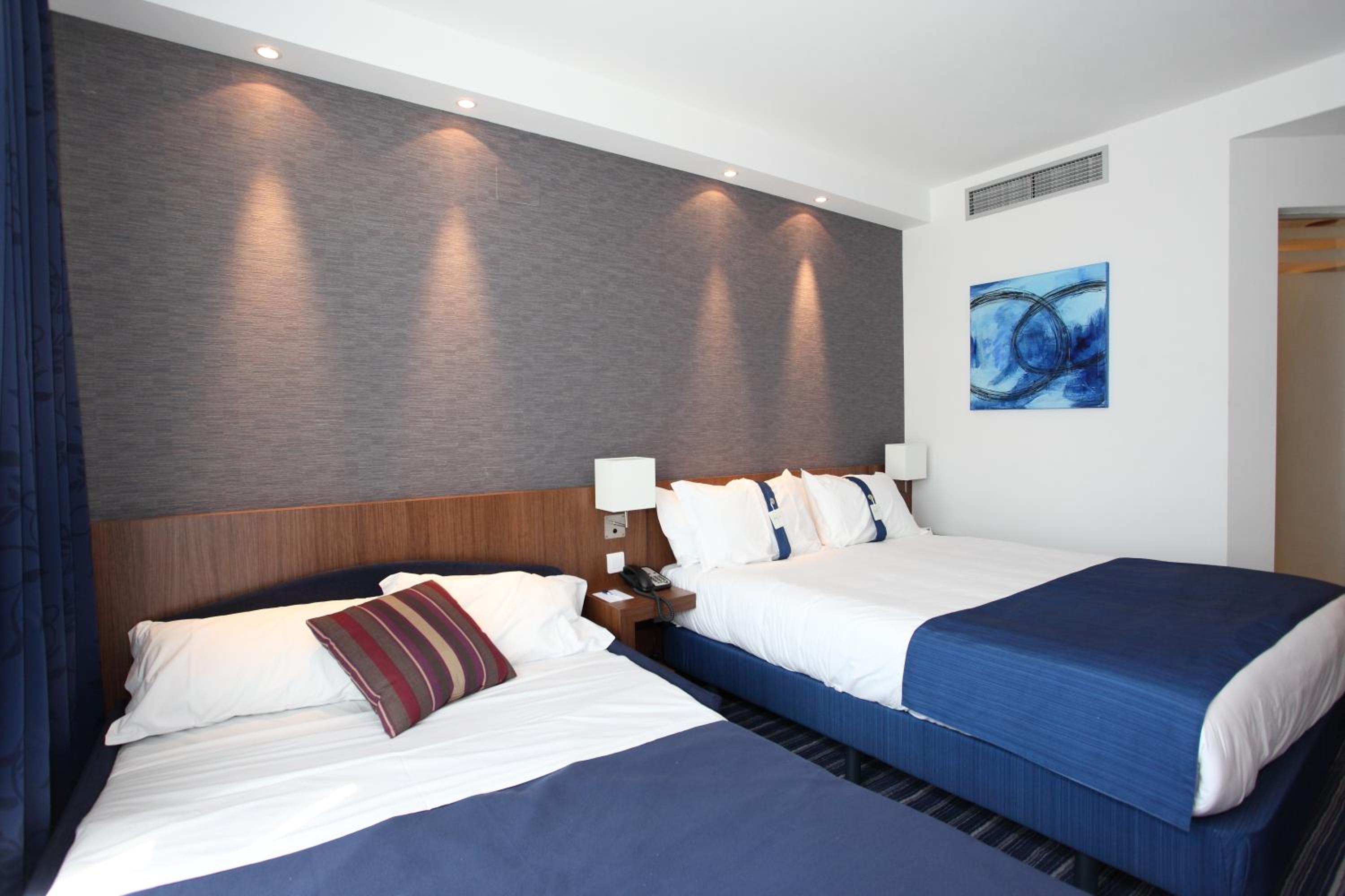 Standard Double Room with Sofa Bed - Photo 1