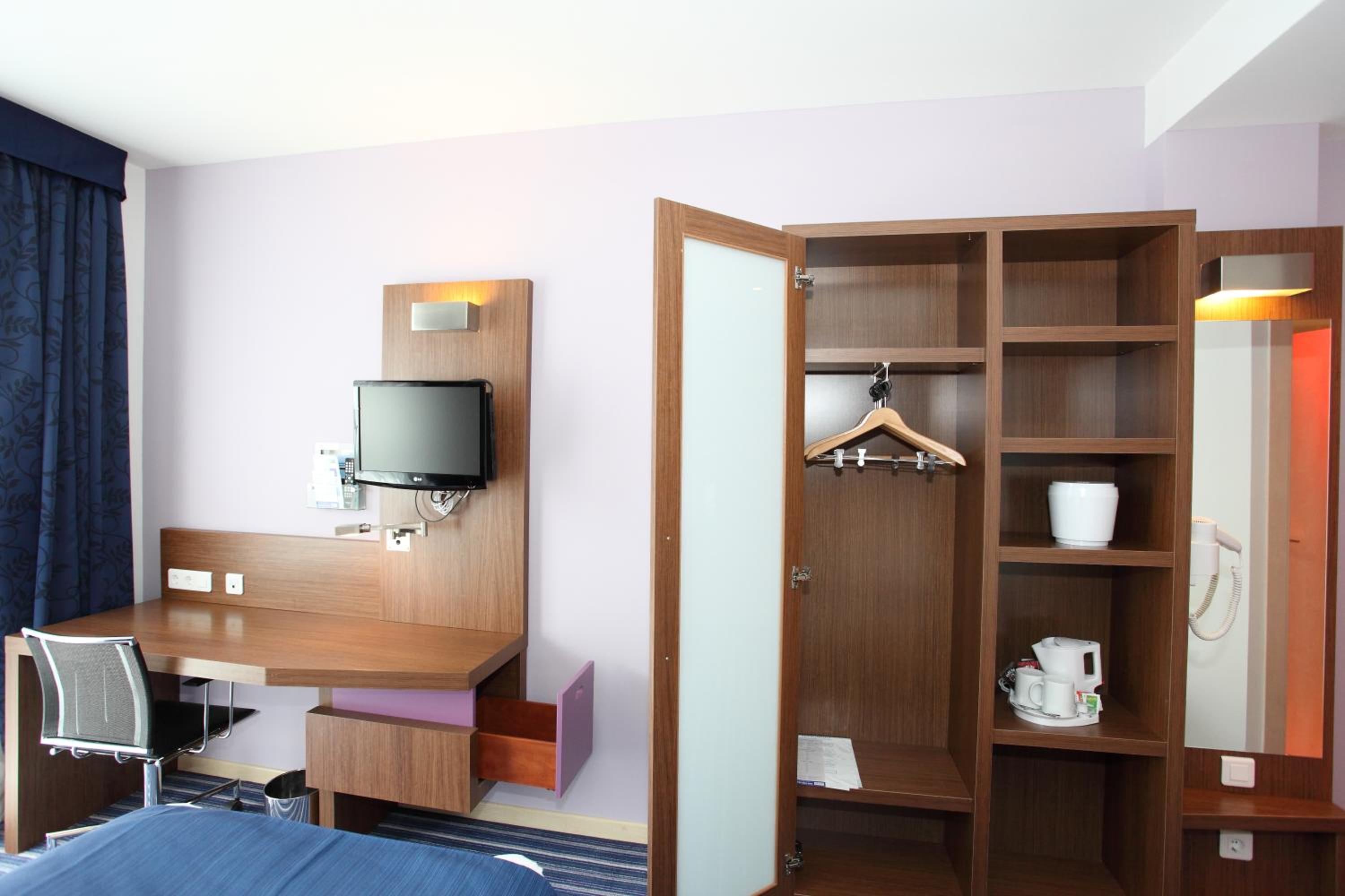 Standard Double Room with Sofa Bed - Photo 25