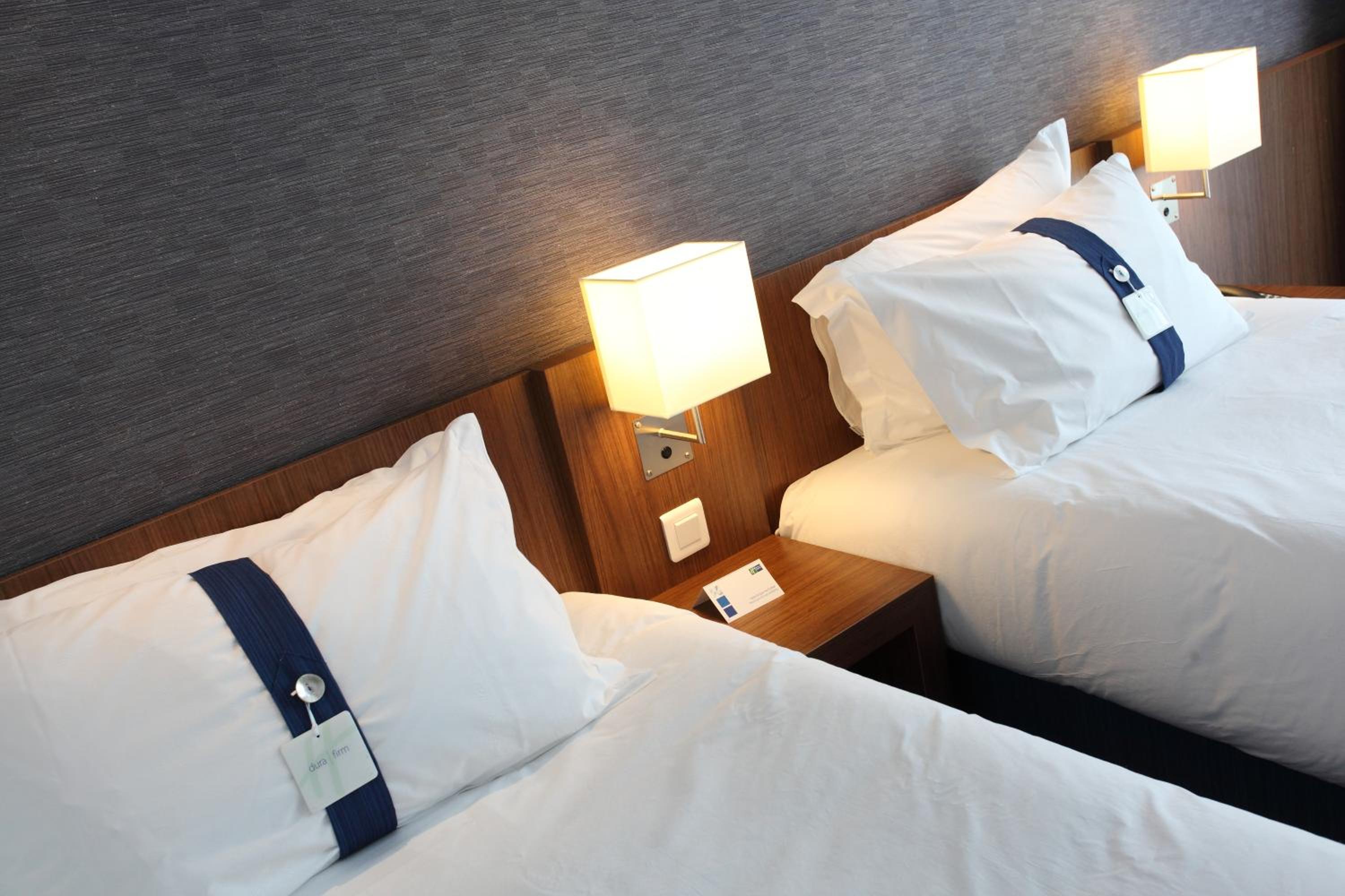 Standard Room with Free Breakfast - Photo 22