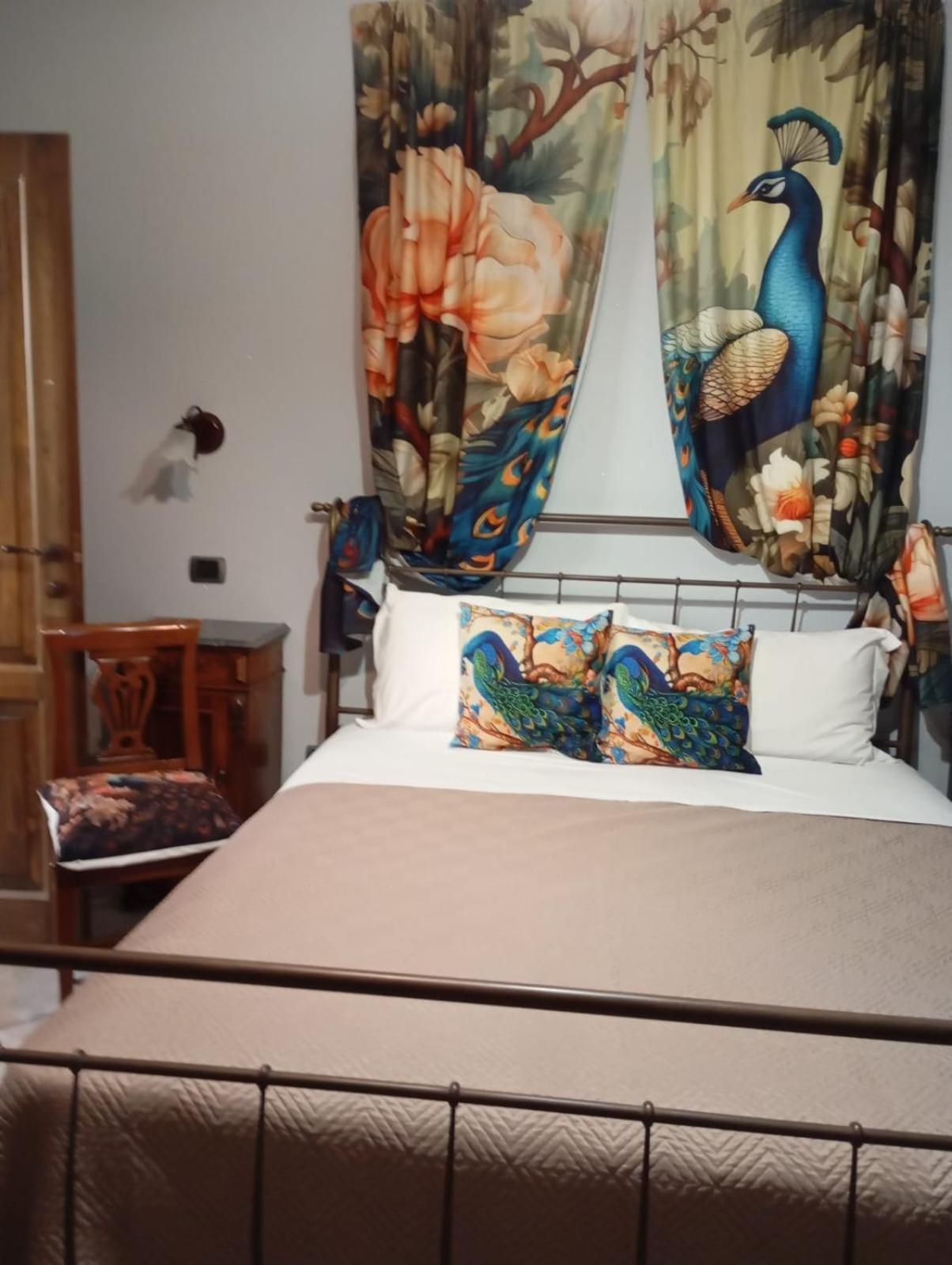 Standard Queen Room - Photo 9