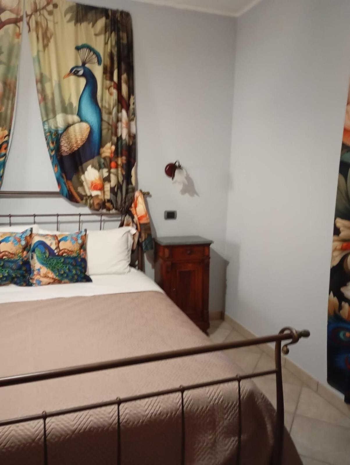 Standard Queen Room - Photo 8
