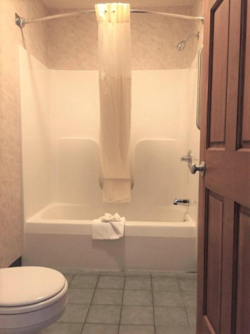 King Room - Non-Smoking - Photo 2