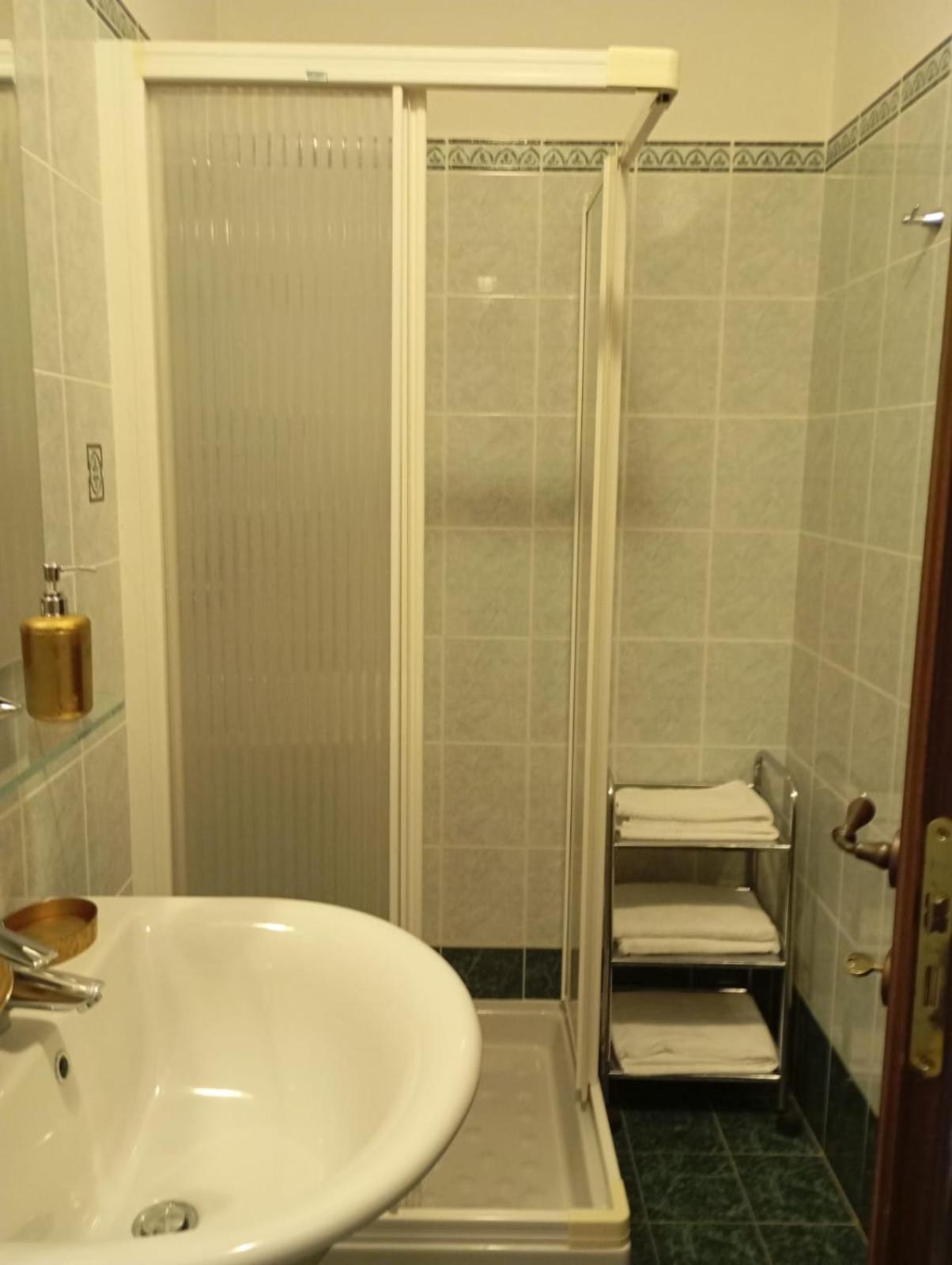 Standard Queen Room - Photo 3