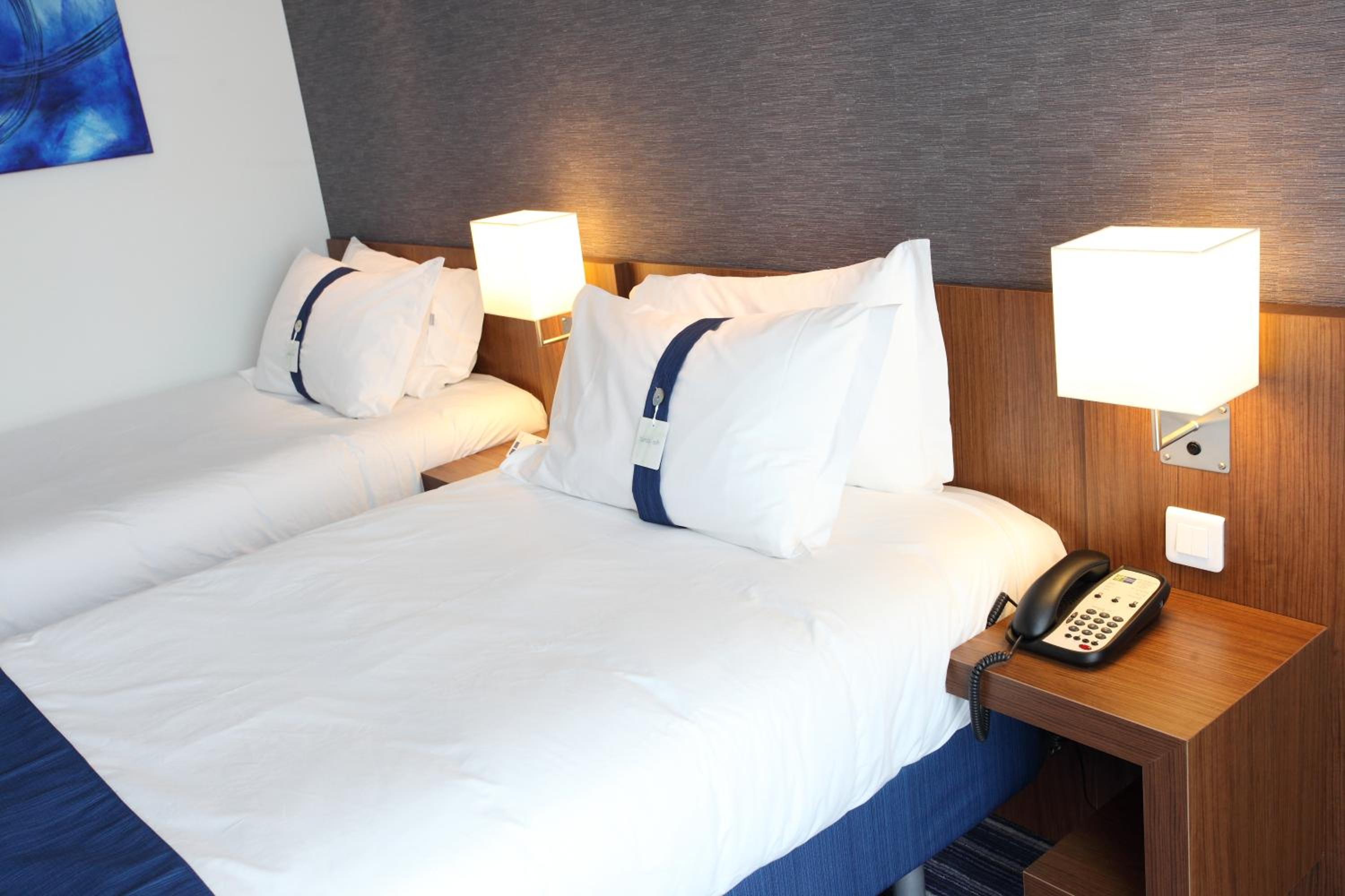 Standard Room with Free Breakfast - Photo 23