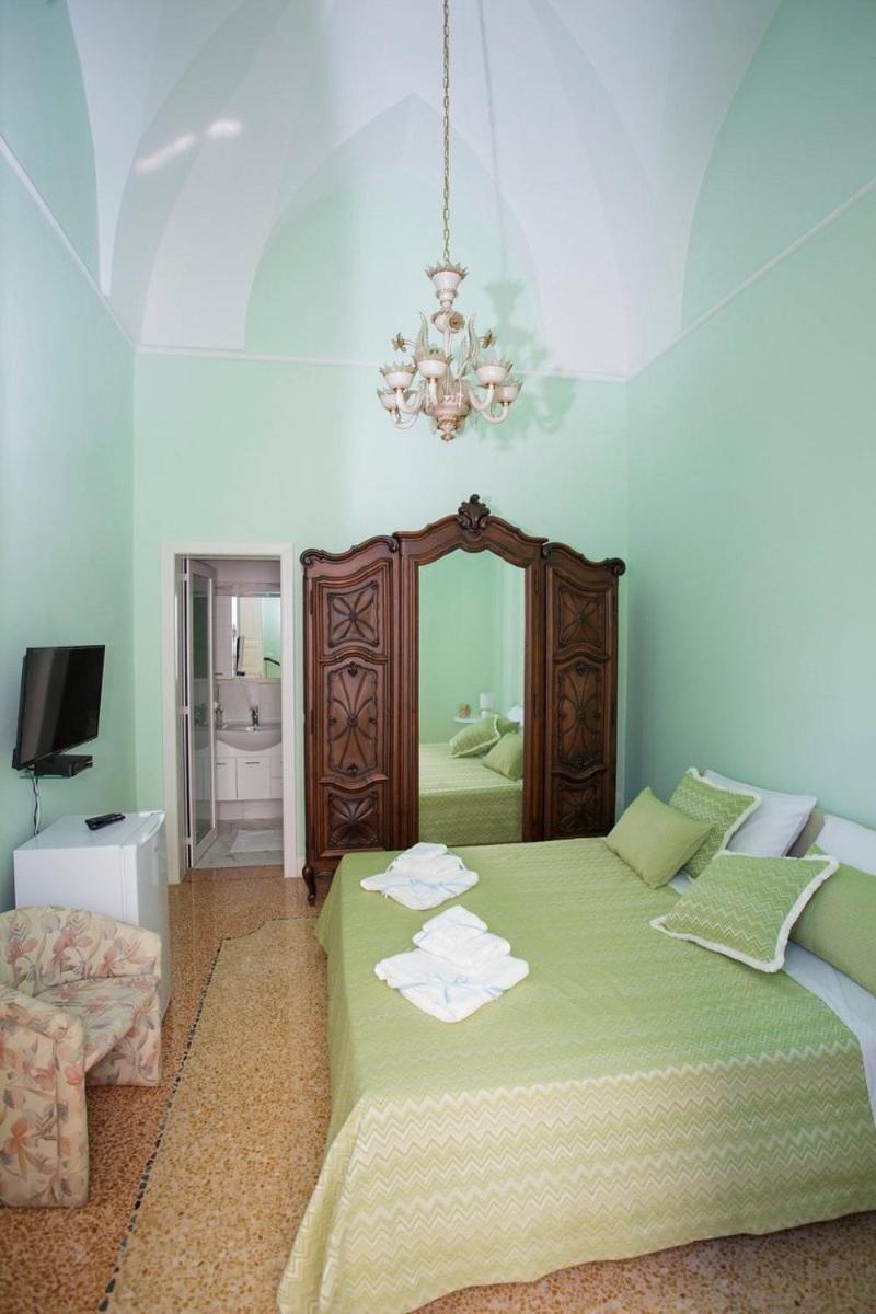 One-Bedroom House photo 1