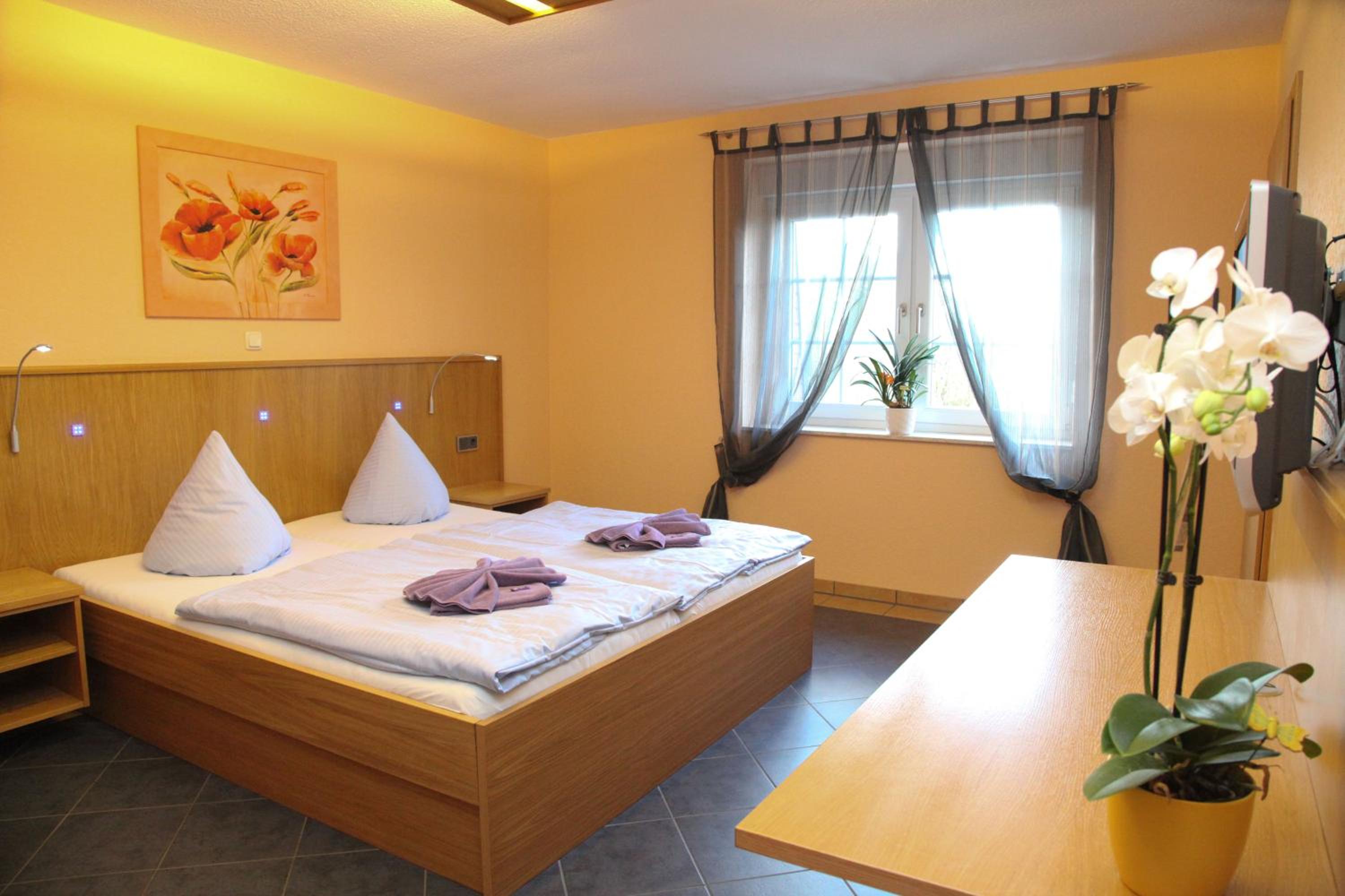 Deluxe Double Room - Photo 12