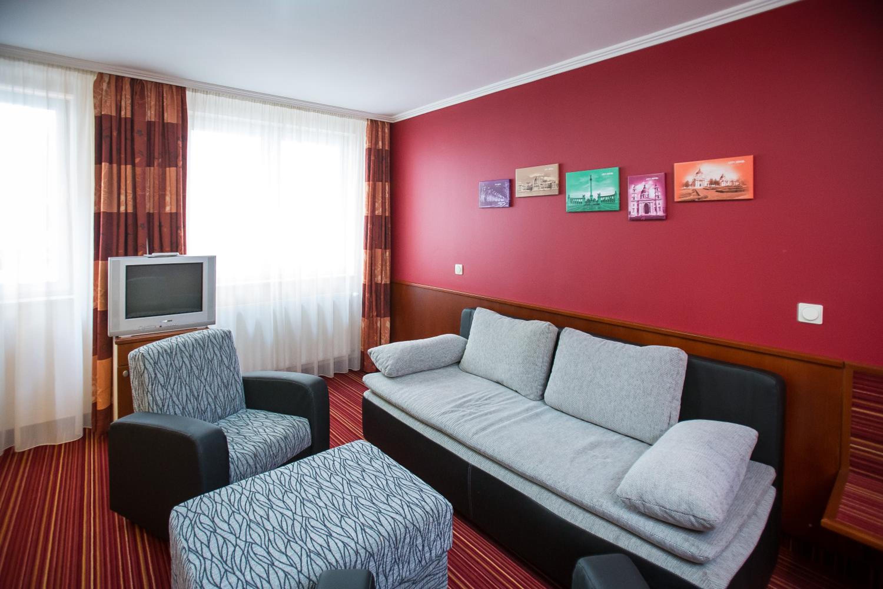 One-Bedroom Apartment - Photo 7