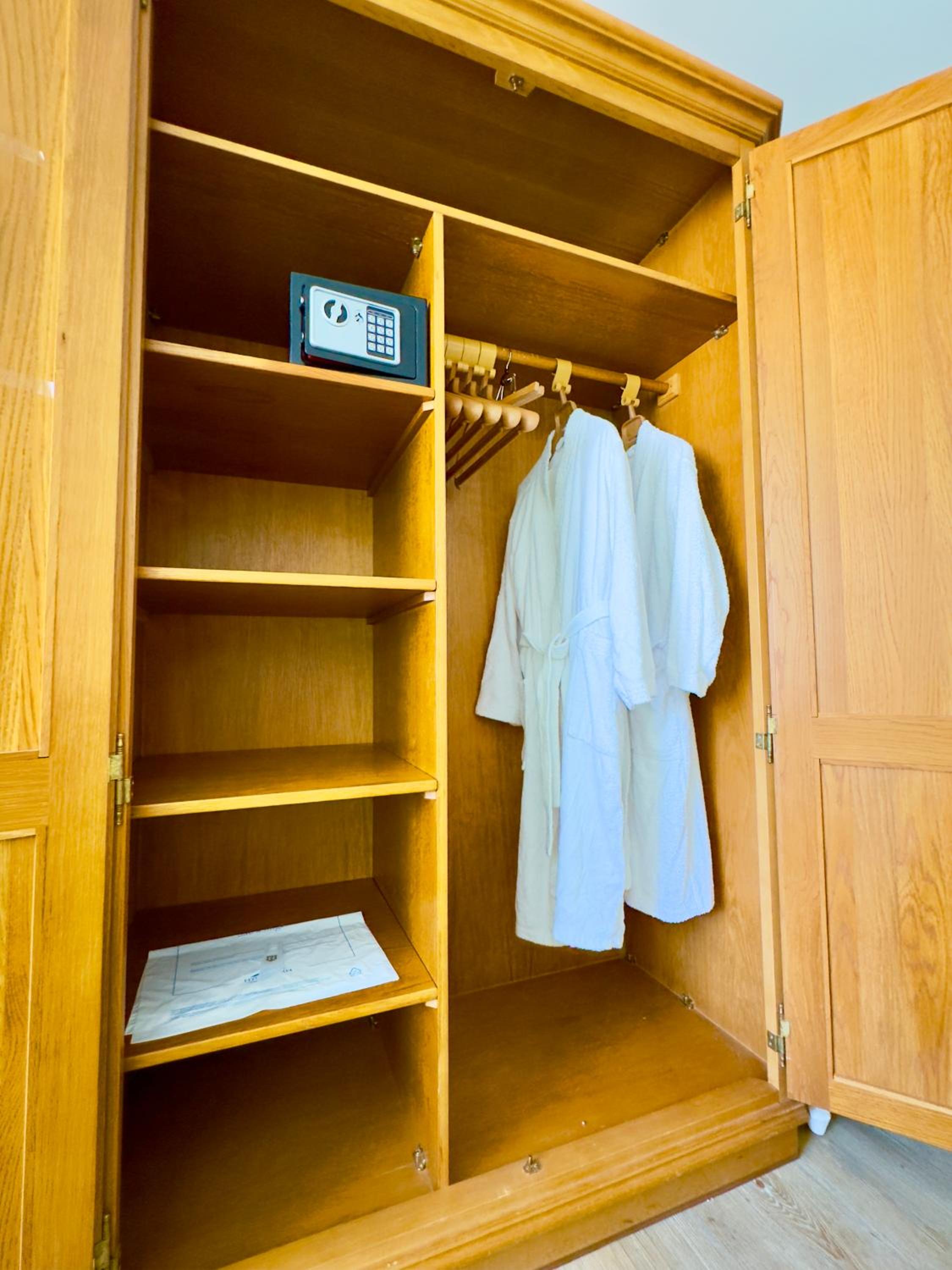 Deluxe Double Room - Photo 10