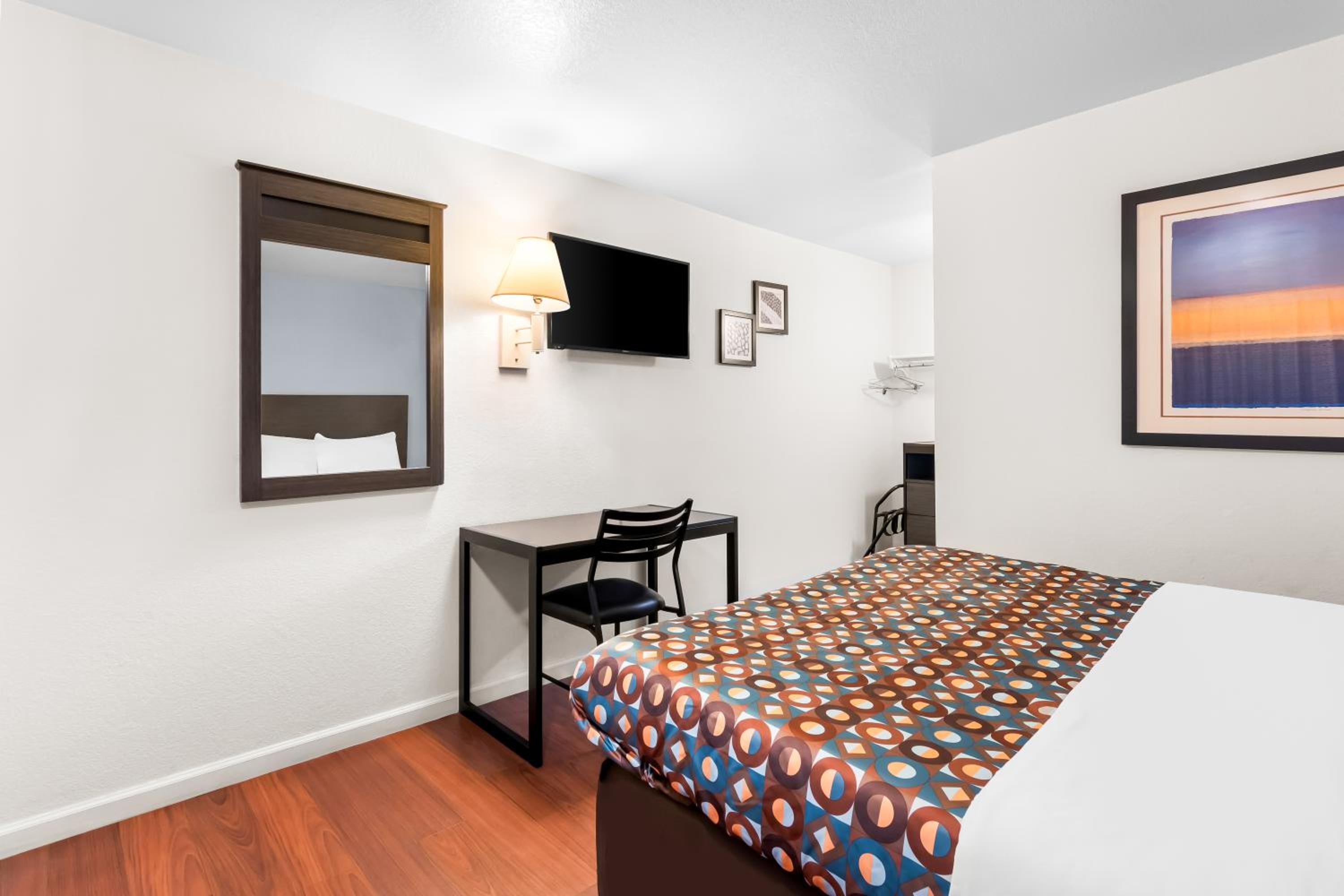 Standard Queen Room photo 2