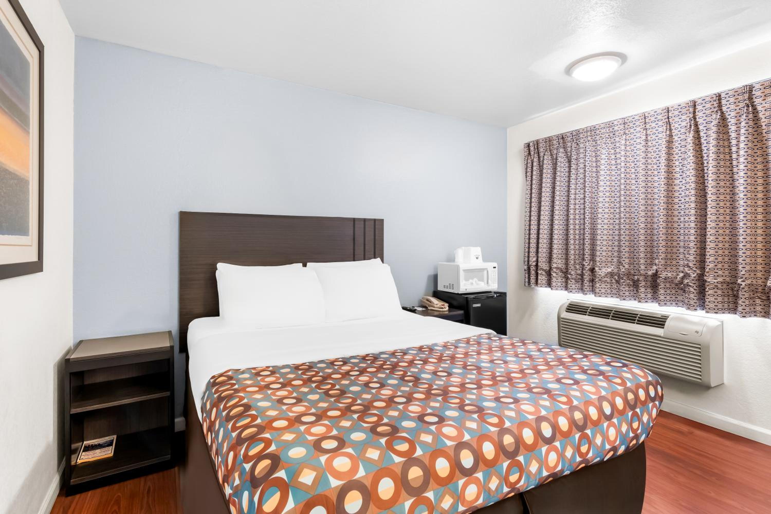 Standard Queen Room photo 1