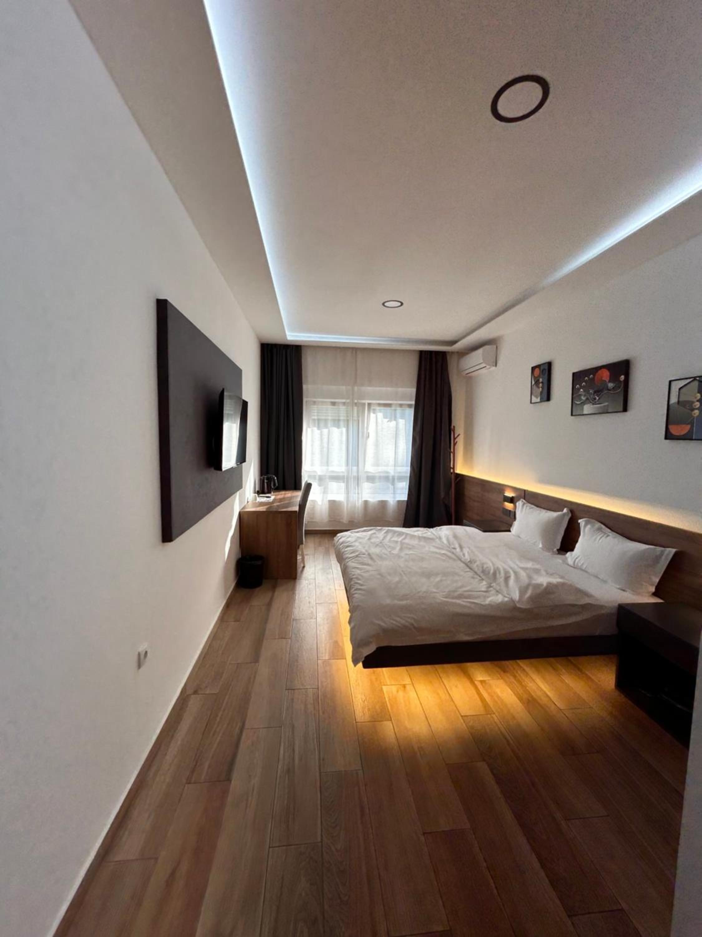 Standard Queen Room