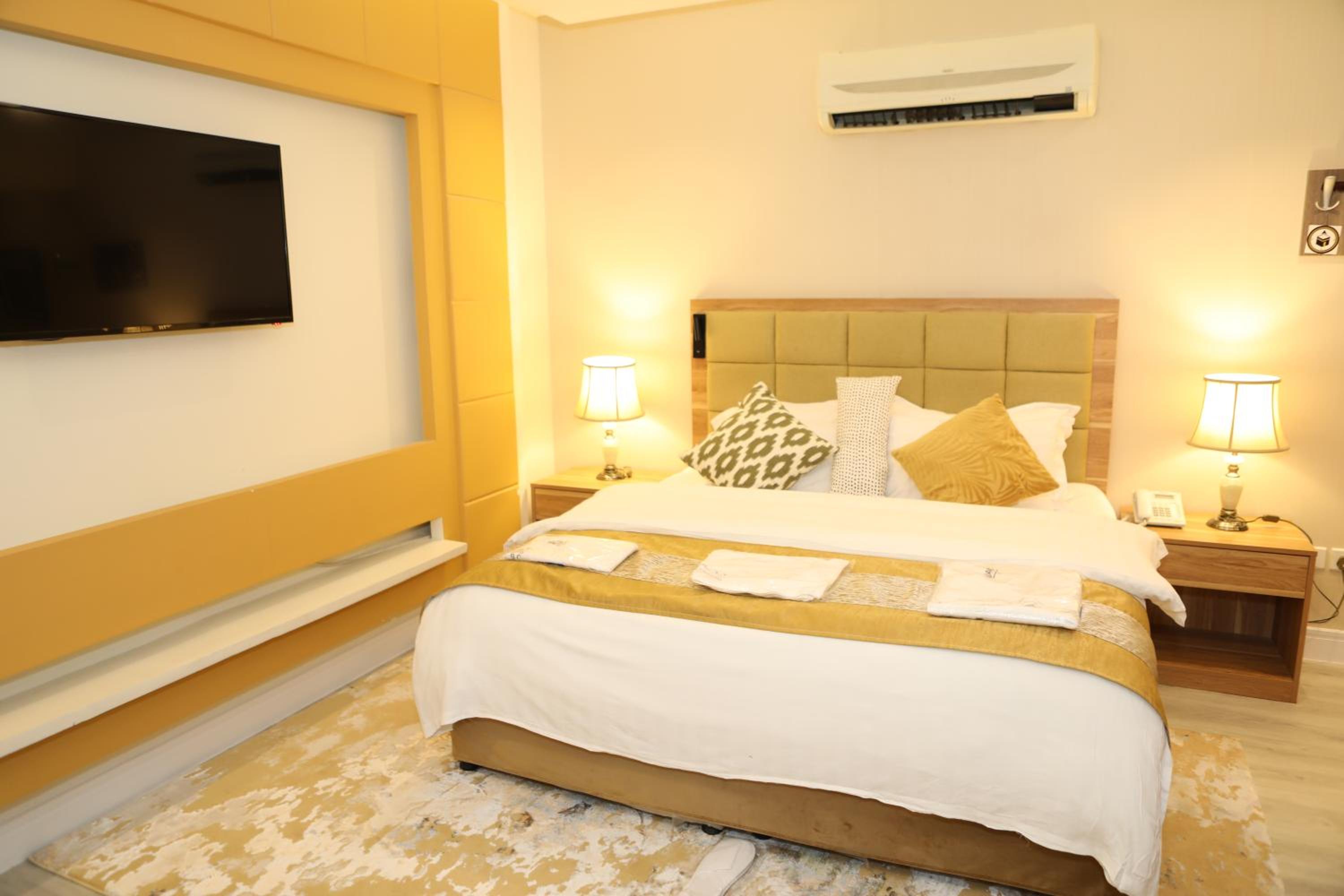 Studio Apartment
