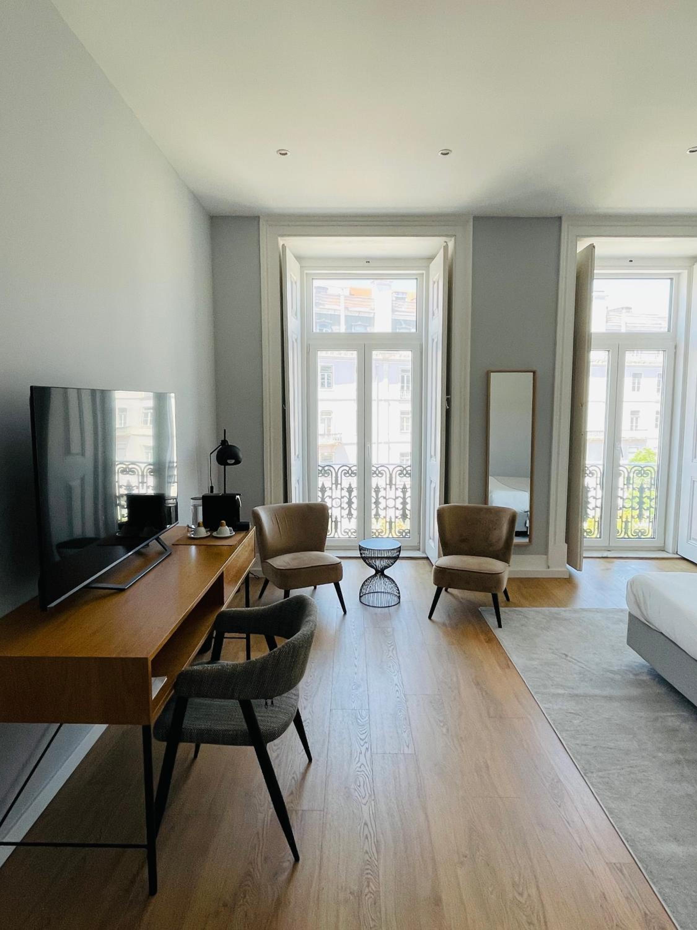 Superior Deluxe Suite photo 3